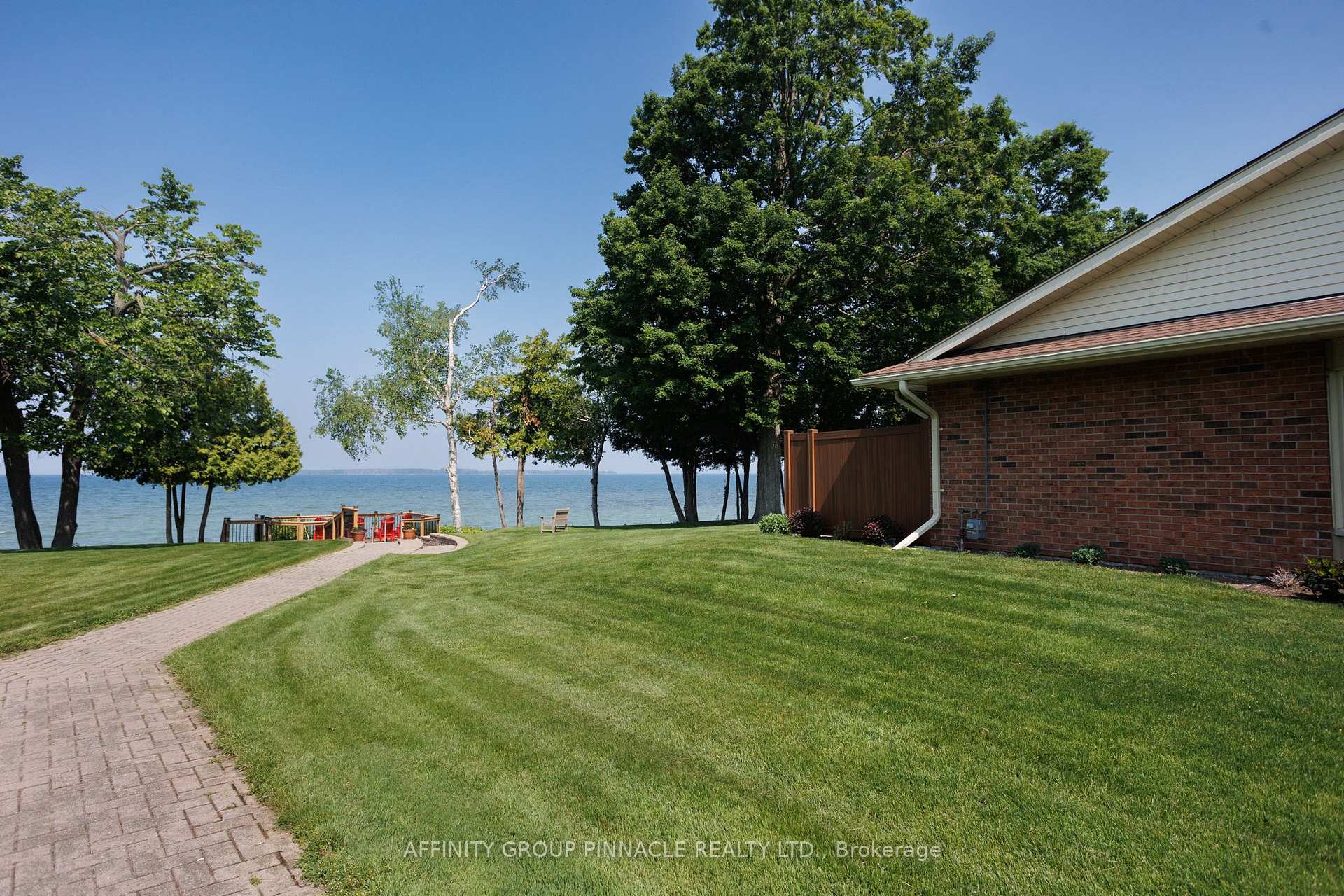 Photo 4 of Unit 16, B90 Parklawn Boulevard, Brock, Beaverton — HOMEH
