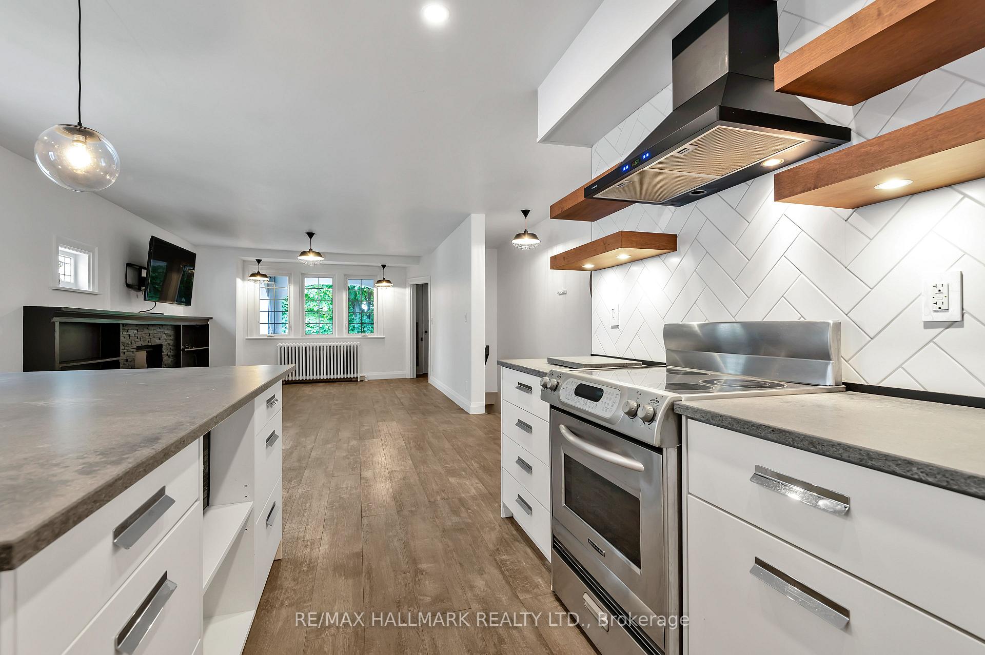 Photo 28 of Unit upper, 28 Wineva Avenue, Toronto, The Beaches — HOMEH