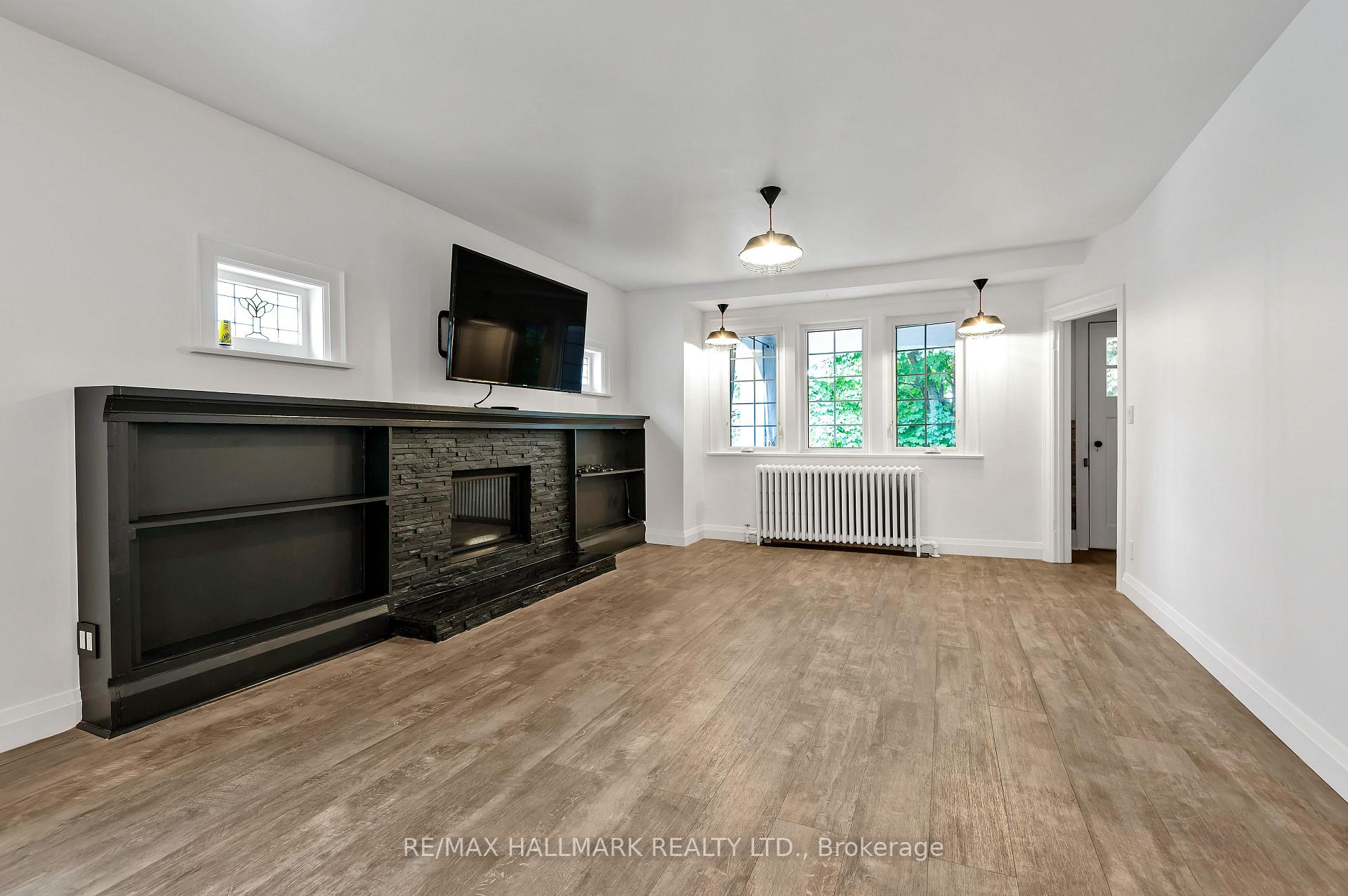 Photo 7 of Unit upper, 28 Wineva Avenue, Toronto, The Beaches — HOMEH