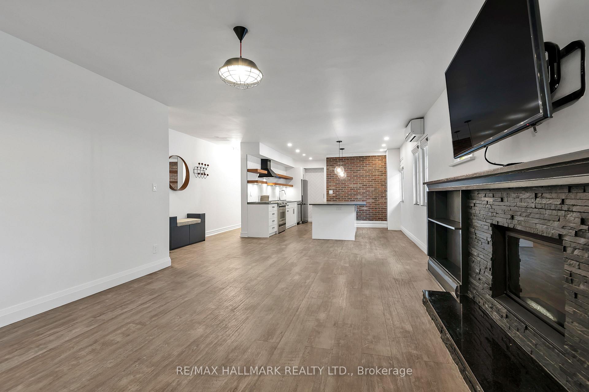 Photo 4 of Unit upper, 28 Wineva Avenue, Toronto, The Beaches — HOMEH