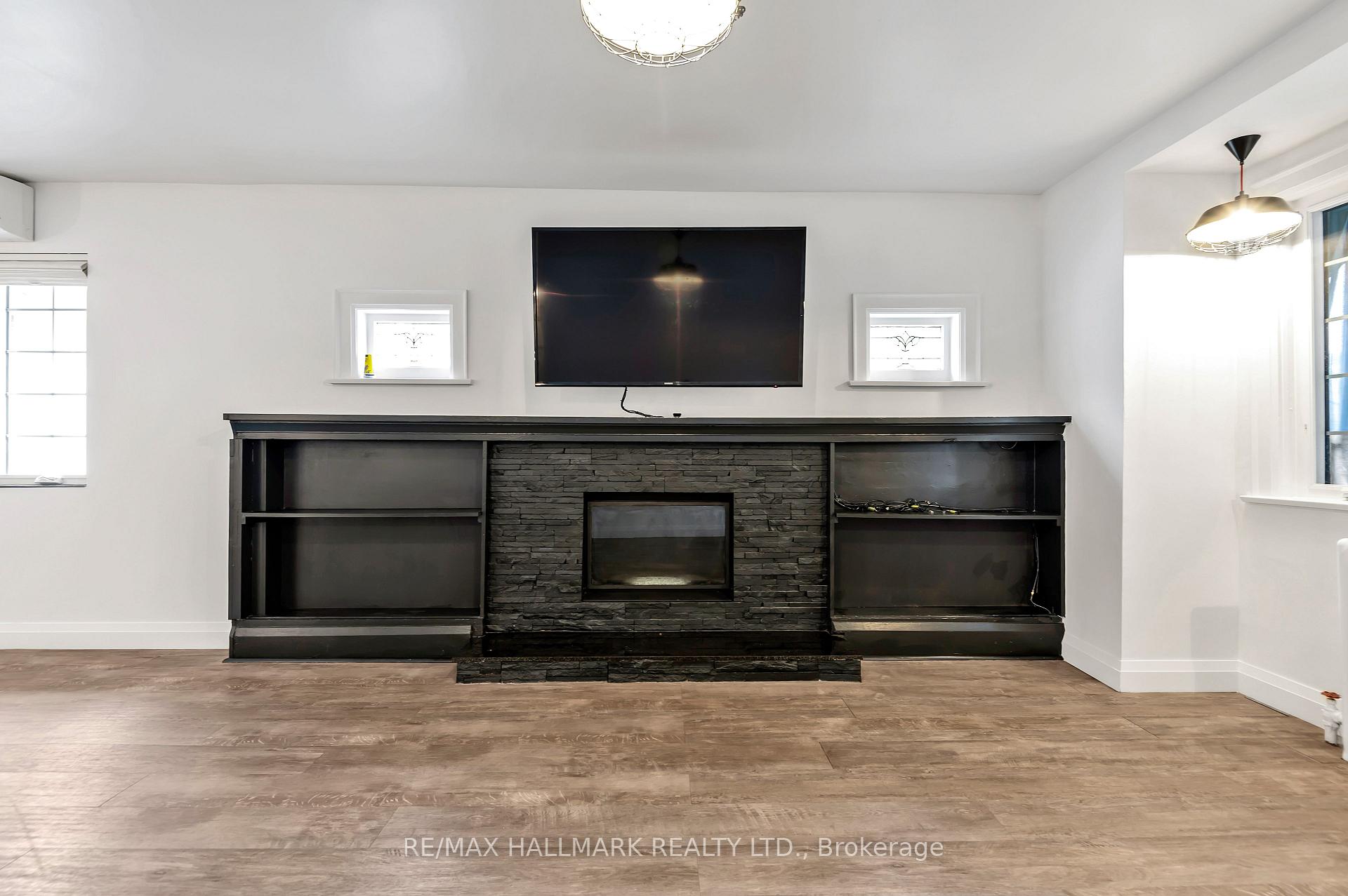 Photo 5 of Unit upper, 28 Wineva Avenue, Toronto, The Beaches — HOMEH
