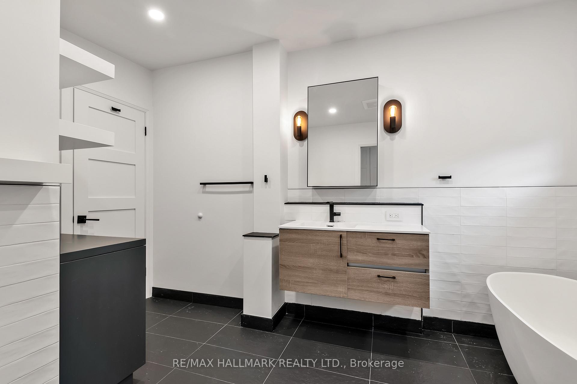 Photo 20 of Unit upper, 28 Wineva Avenue, Toronto, The Beaches — HOMEH