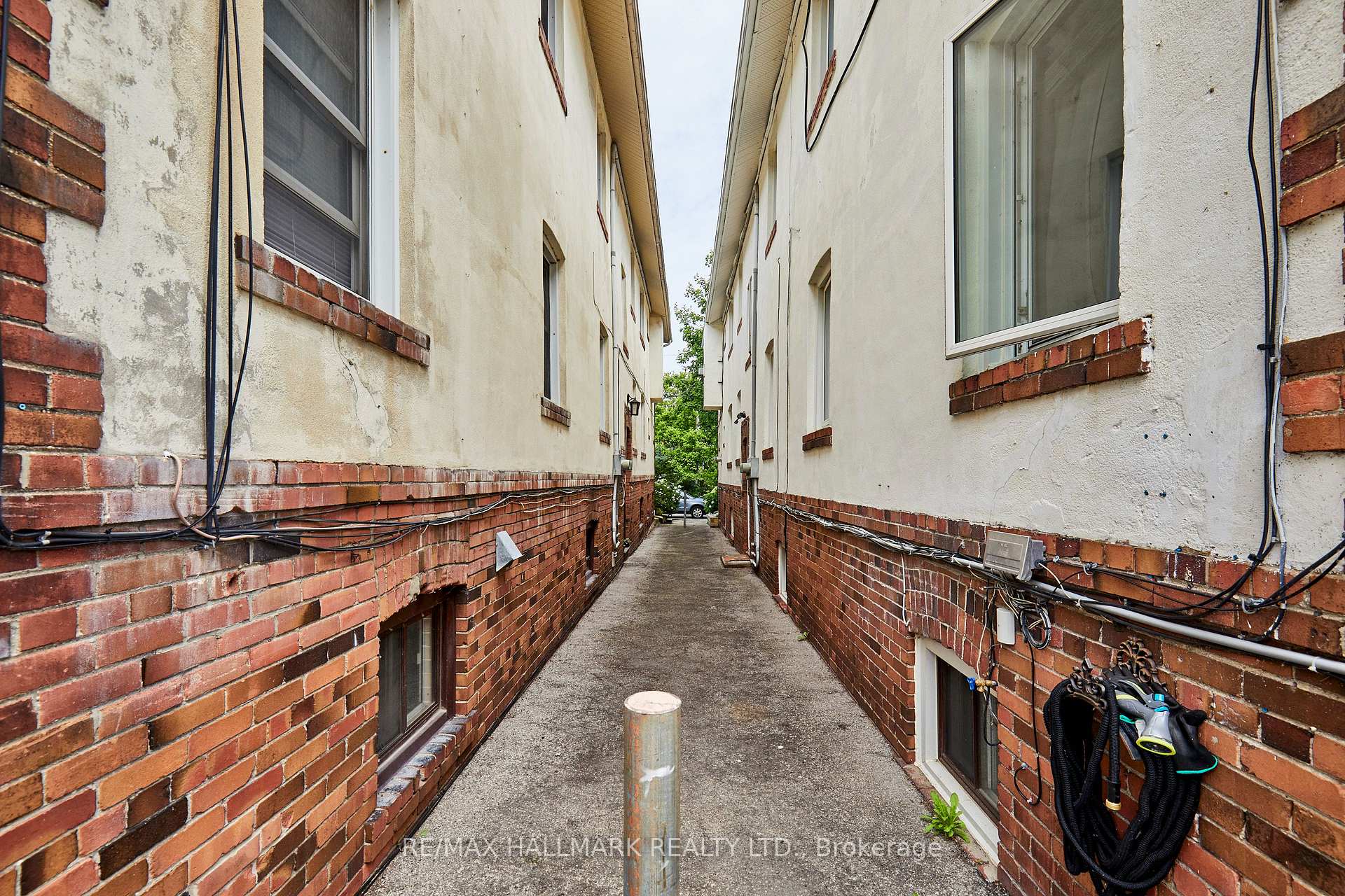 Photo 38 of Unit upper, 28 Wineva Avenue, Toronto, The Beaches — HOMEH