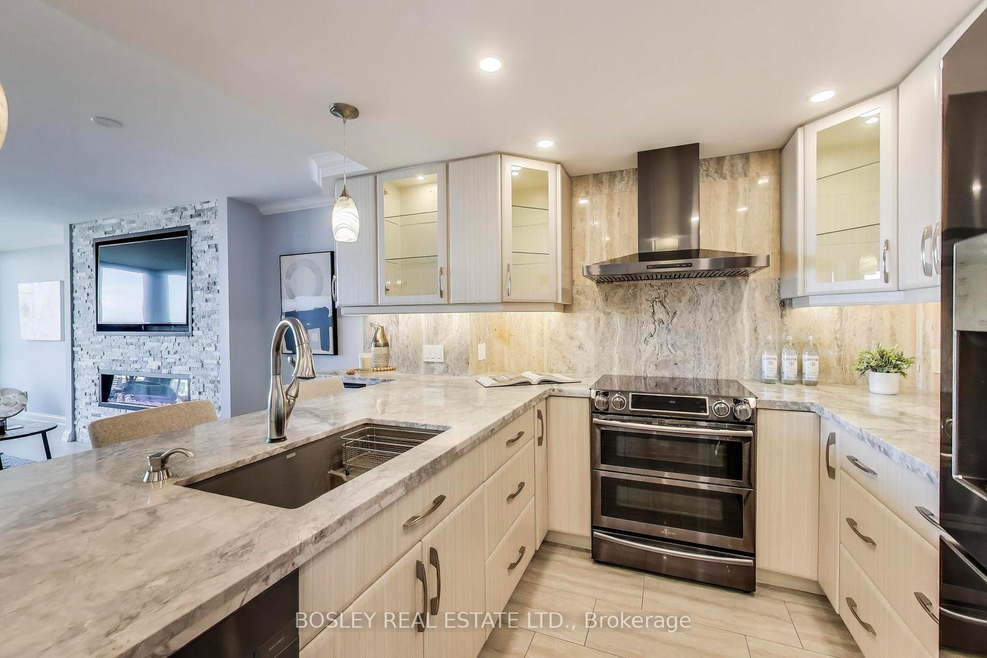 Photo 27 of Unit 926, 1880 Valley Farm Road, Pickering, Town Centre — HOMEH