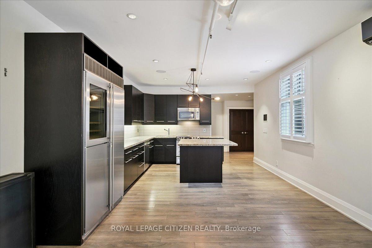 Front of Unit 201, 326 Carlaw Avenue