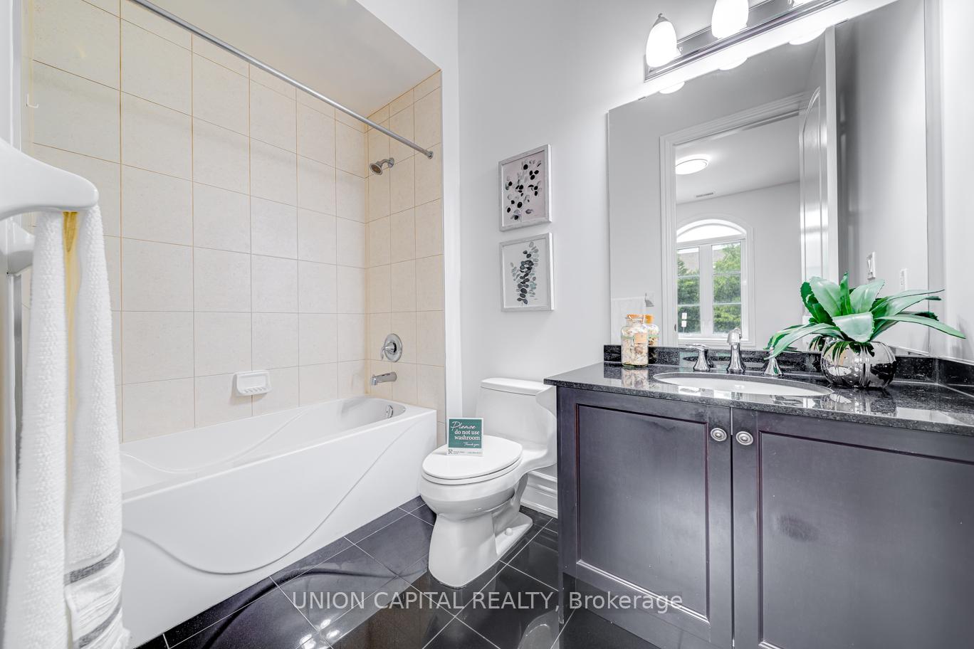 Photo 4 of Unit 101, 1 Verclaire Gate, Markham, Unionville — HOMEH