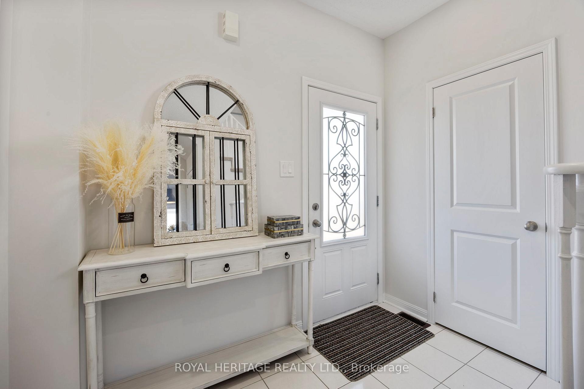 Photo 3 of 86 Northglen Boulevard, Clarington, Bowmanville — HOMEH