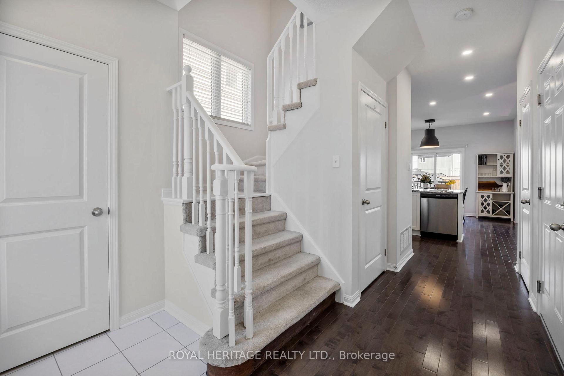 Photo 4 of 86 Northglen Boulevard, Clarington, Bowmanville — HOMEH