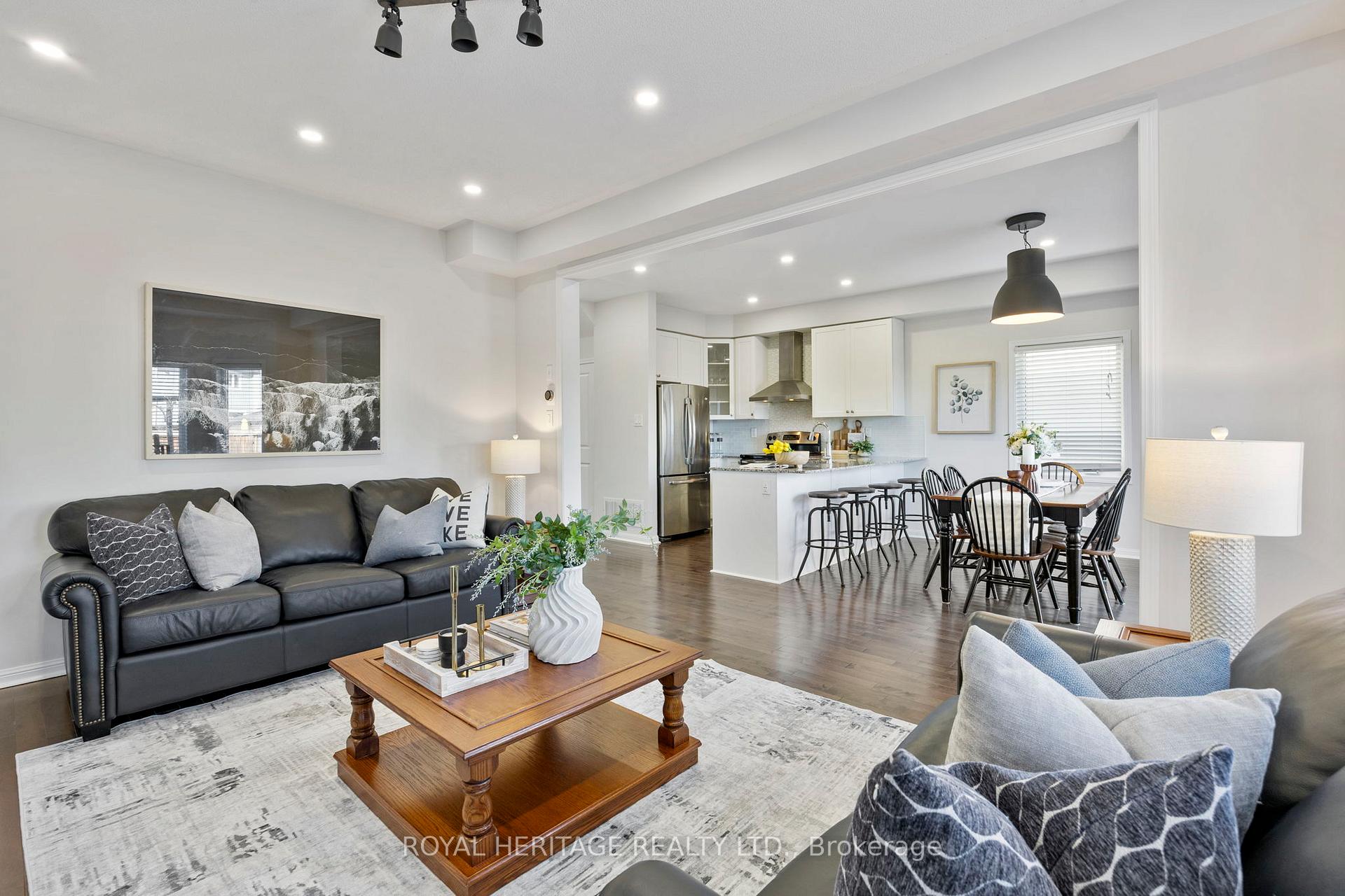 Photo 10 of 86 Northglen Boulevard, Clarington, Bowmanville — HOMEH