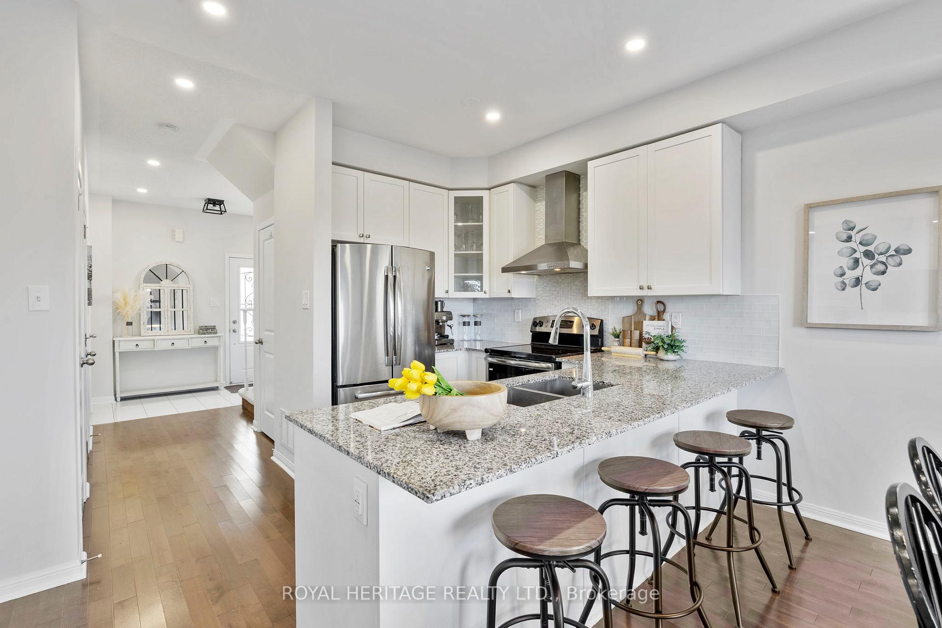 Photo 12 of 86 Northglen Boulevard, Clarington, Bowmanville — HOMEH