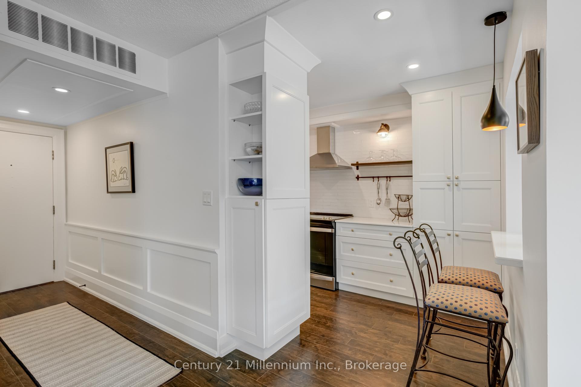 Photo 3 of Unit 204, 21 George Street, Aurora, Aurora Village — HOMEH