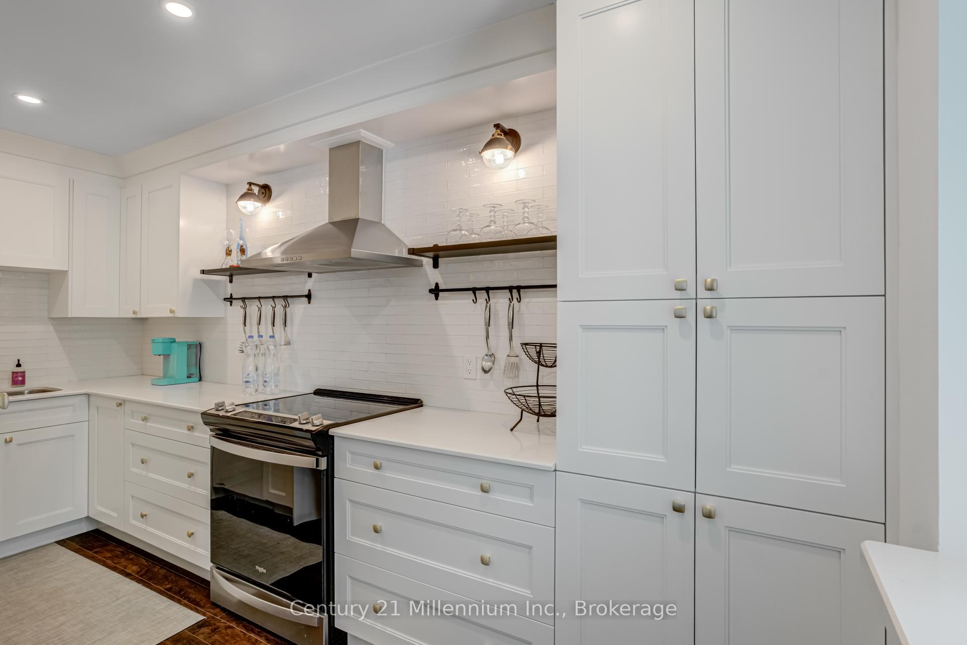 Photo 5 of Unit 204, 21 George Street, Aurora, Aurora Village — HOMEH