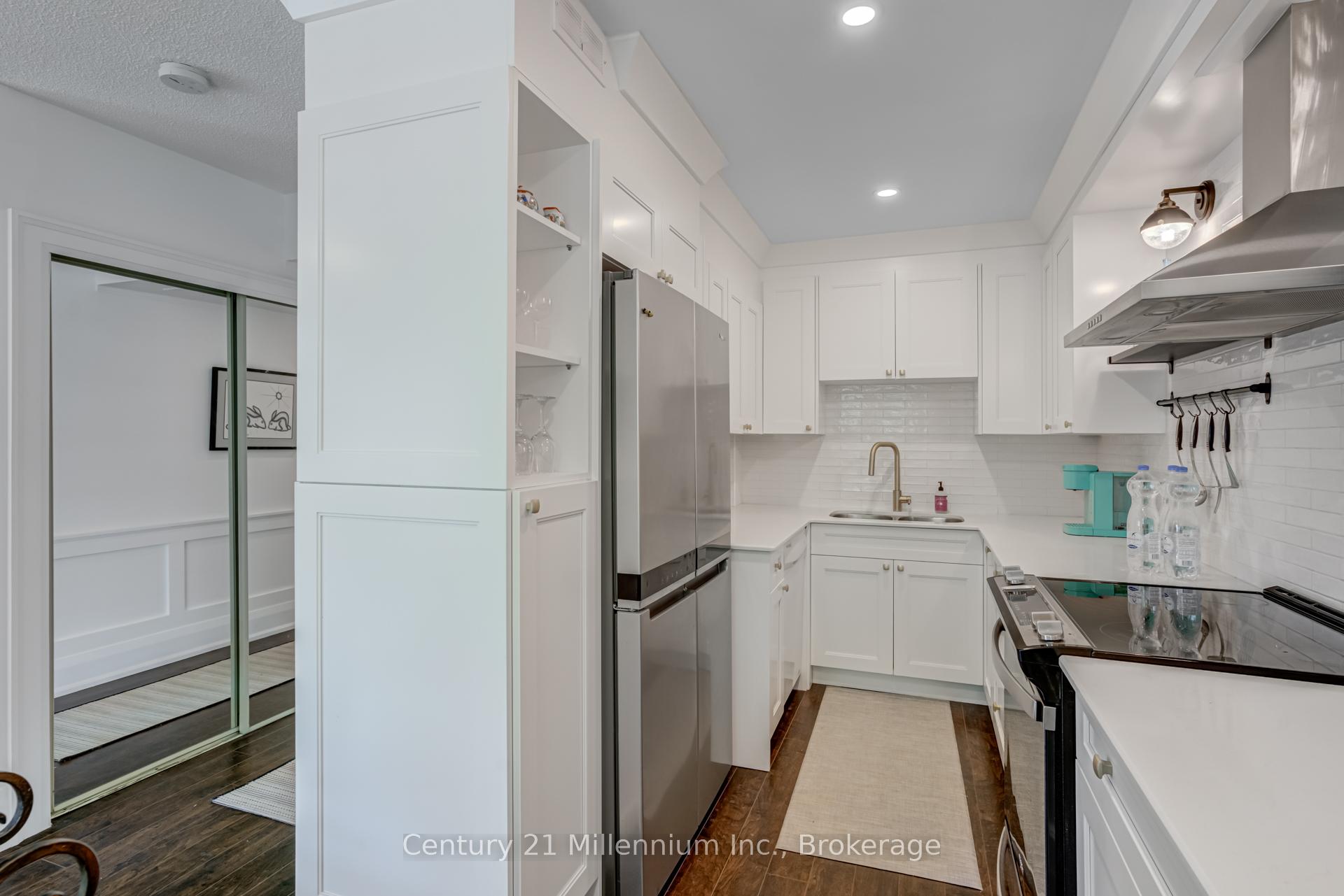 Photo 6 of Unit 204, 21 George Street, Aurora, Aurora Village — HOMEH