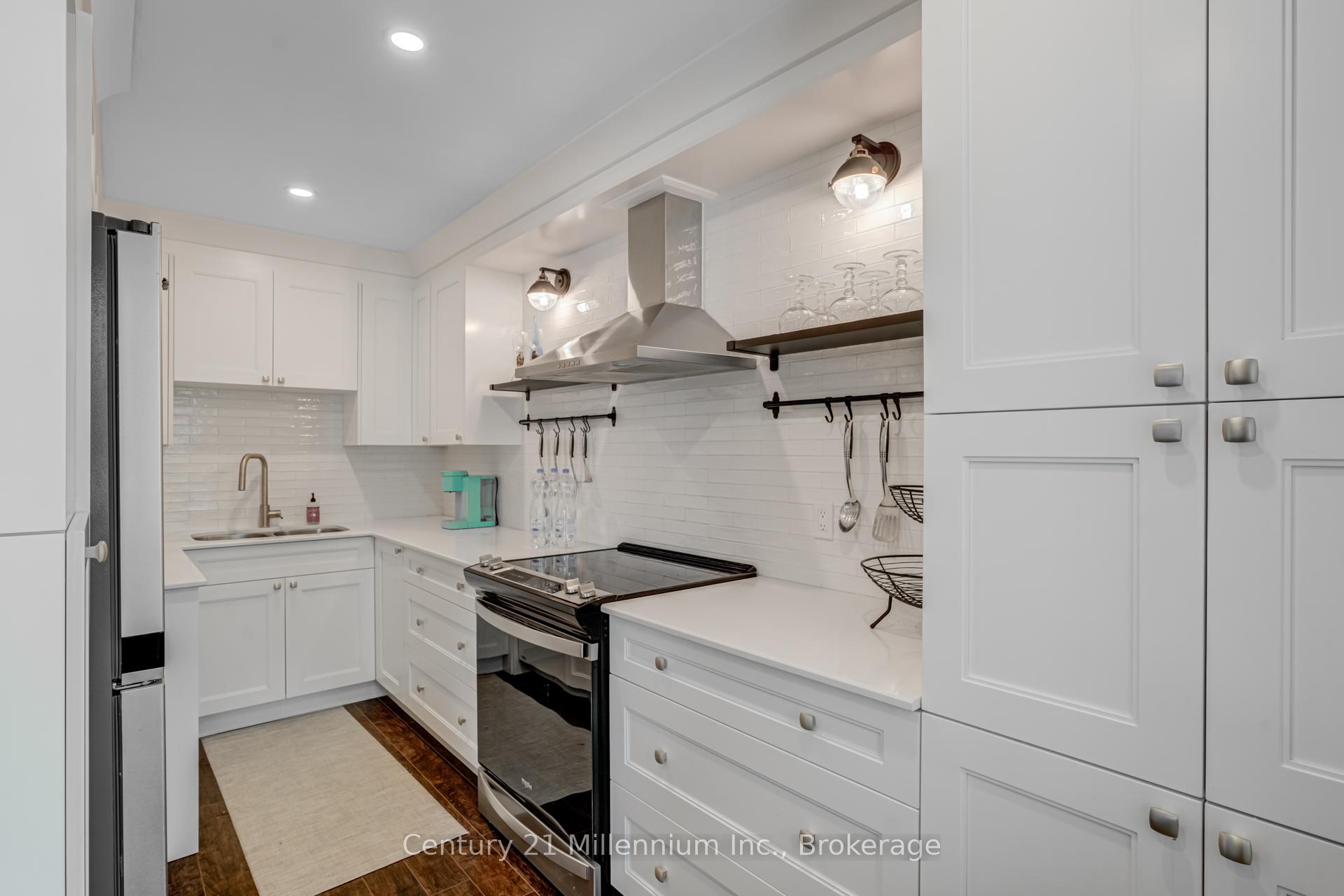 Photo 7 of Unit 204, 21 George Street, Aurora, Aurora Village — HOMEH