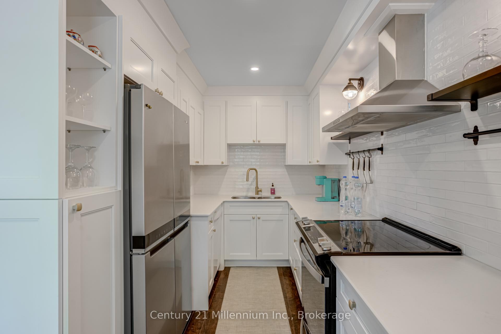 Photo 8 of Unit 204, 21 George Street, Aurora, Aurora Village — HOMEH