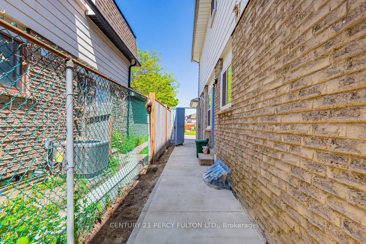 Photo 7 of Unit Bsmt., 1609 Jaywin Circle E, Pickering, Village East — HOMEH