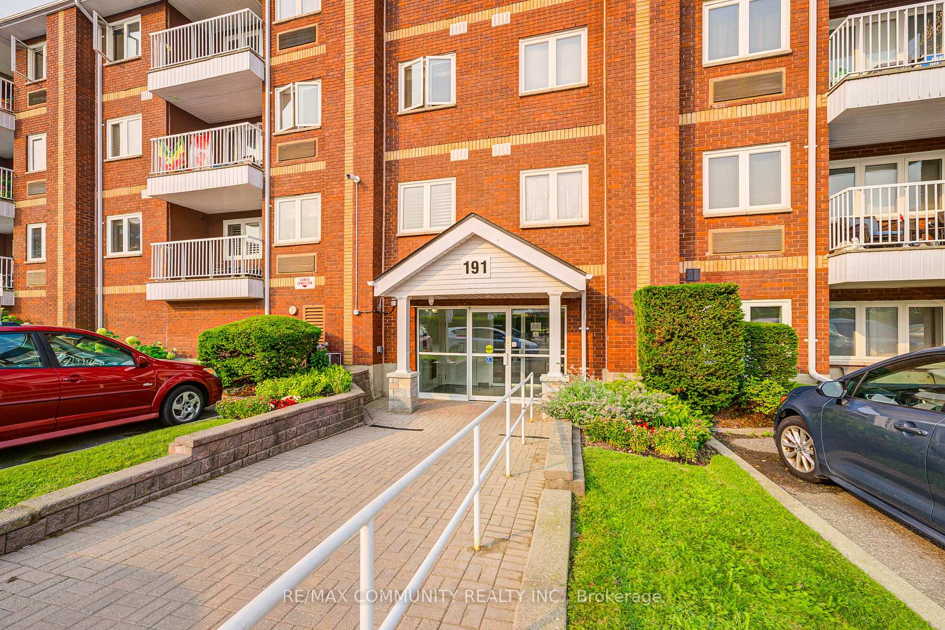 Photo 2 of Unit 304, 191 Lake Driveway, Ajax, South West — HOMEH