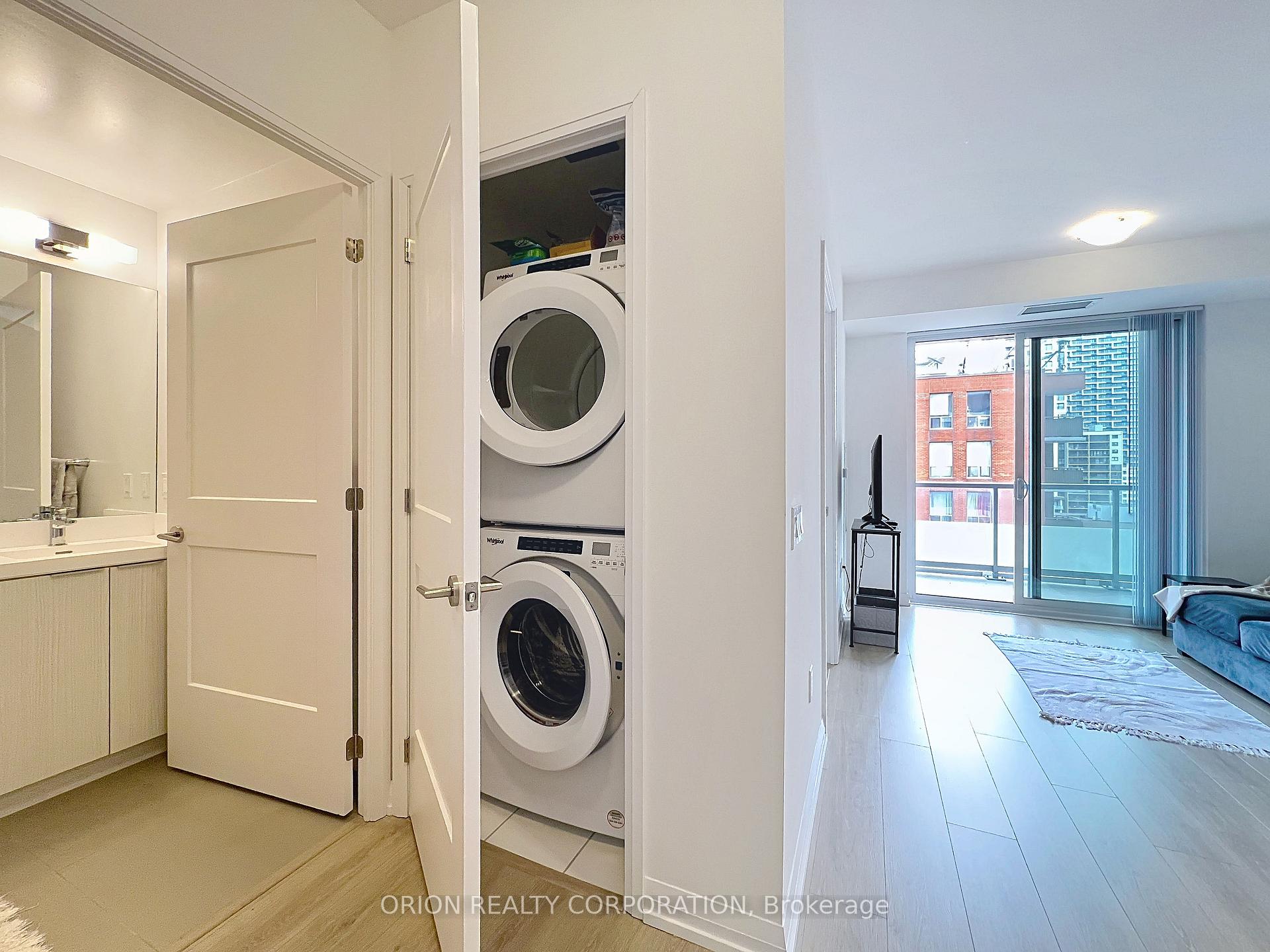 Photo 8 of Unit 1618, 50 Dunfield Avenue, Toronto, Mount Pleasant East — HOMEH