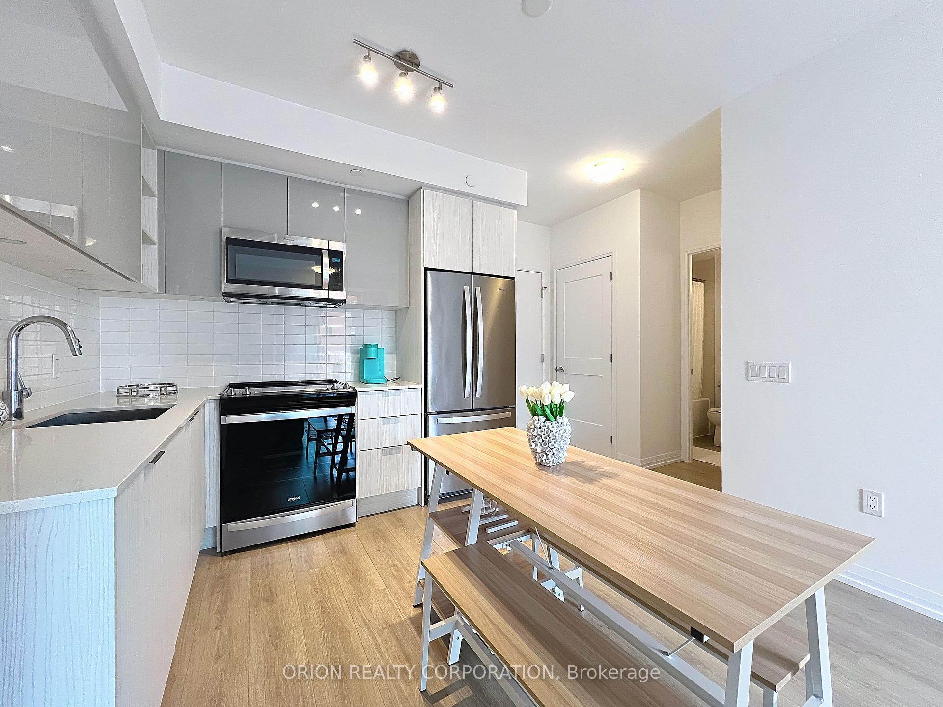 Photo 2 of Unit 1618, 50 Dunfield Avenue, Toronto, Mount Pleasant East — HOMEH