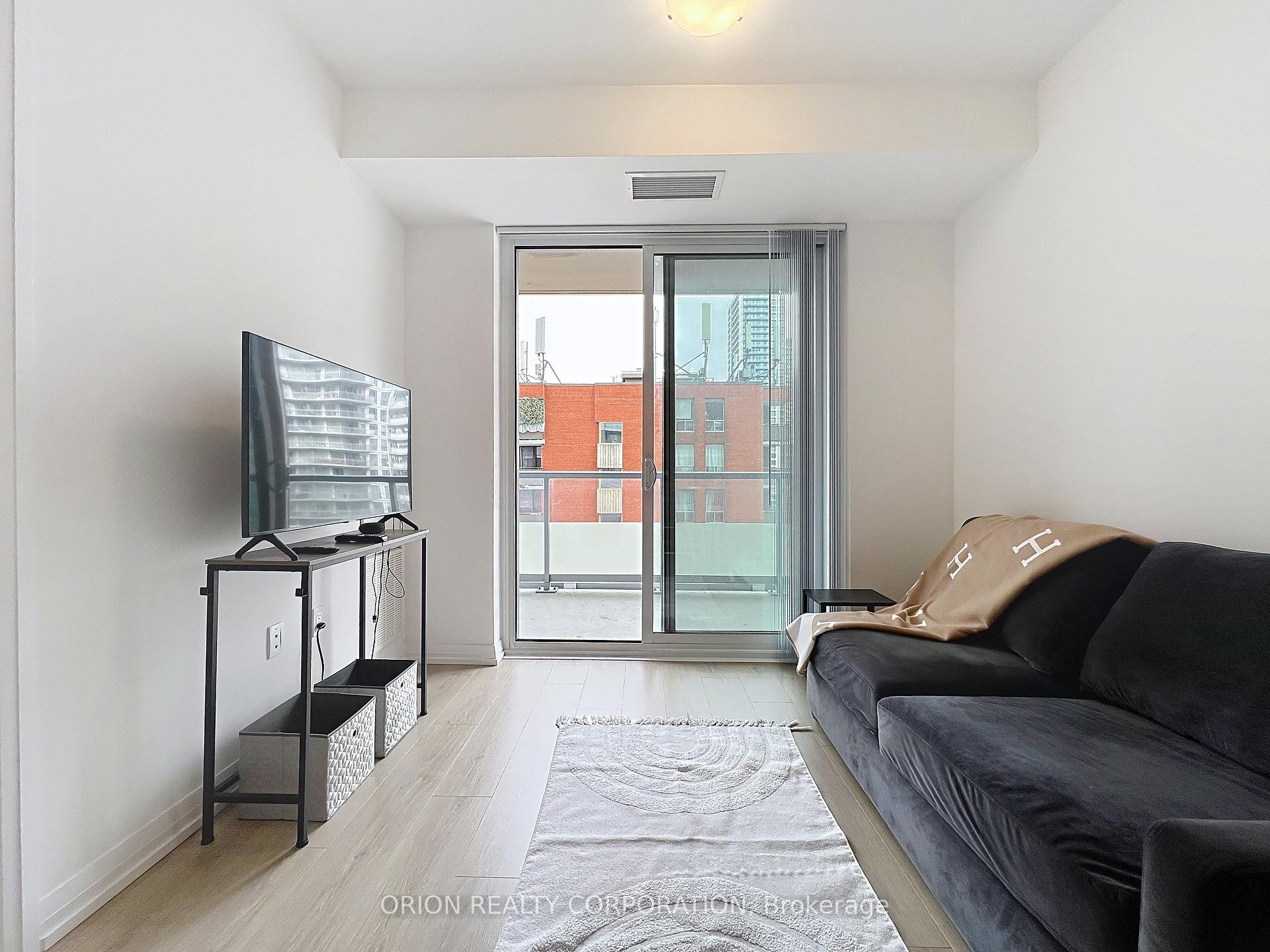 Photo 6 of Unit 1618, 50 Dunfield Avenue, Toronto, Mount Pleasant East — HOMEH