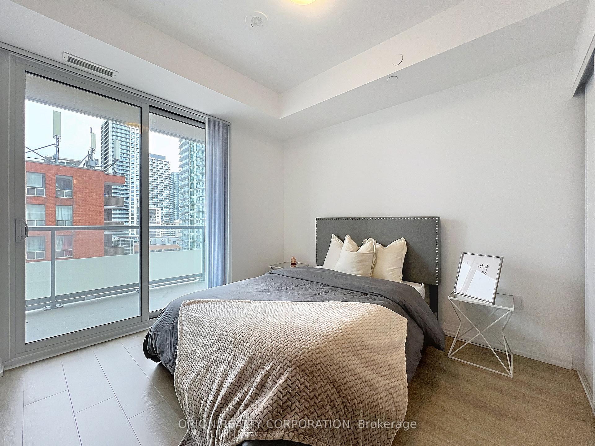 Photo 9 of Unit 1618, 50 Dunfield Avenue, Toronto, Mount Pleasant East — HOMEH