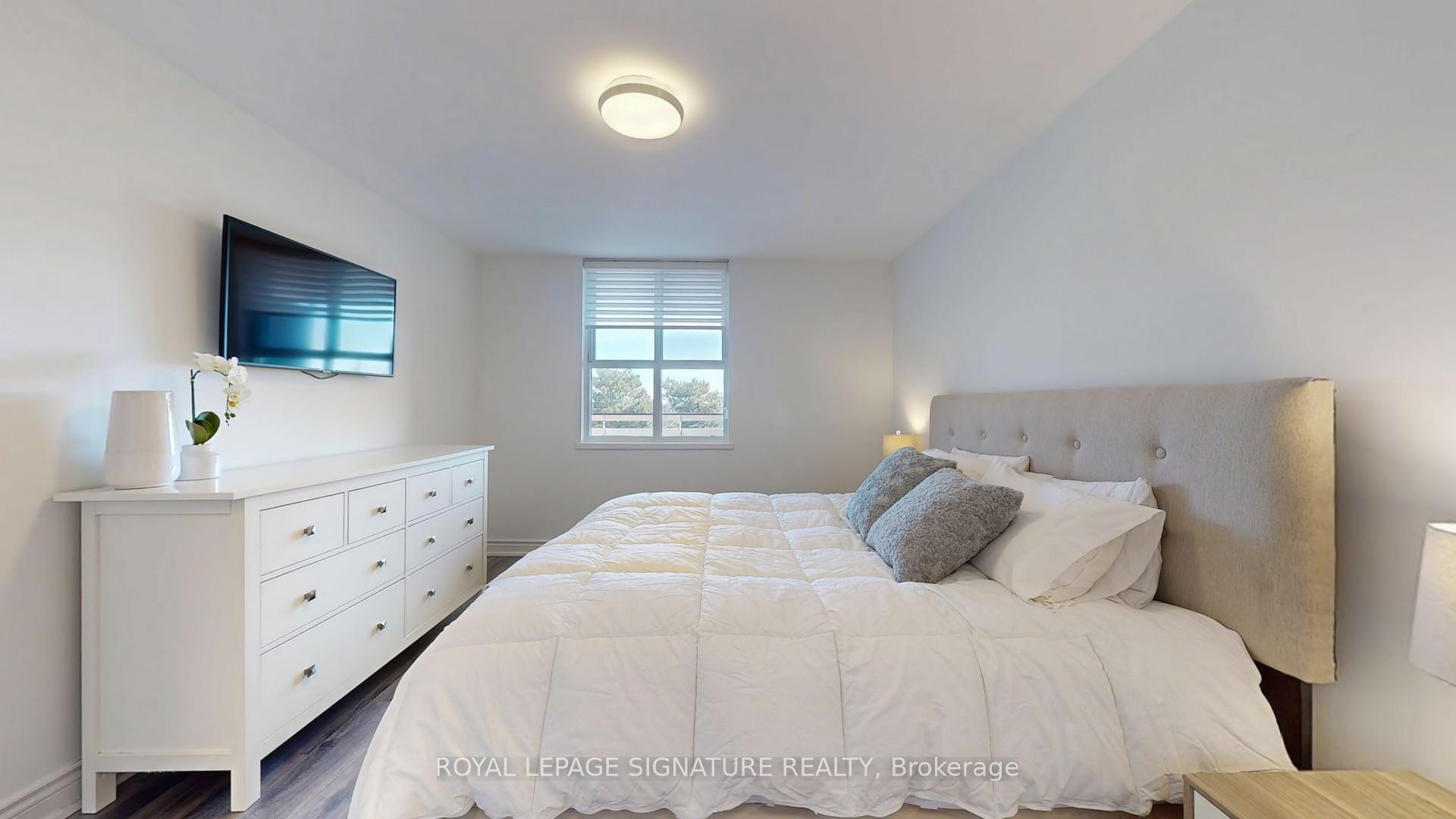 Photo 4 of Unit 508, 80 Inverlochy Boulevard, Markham, Royal Orchard — HOMEH