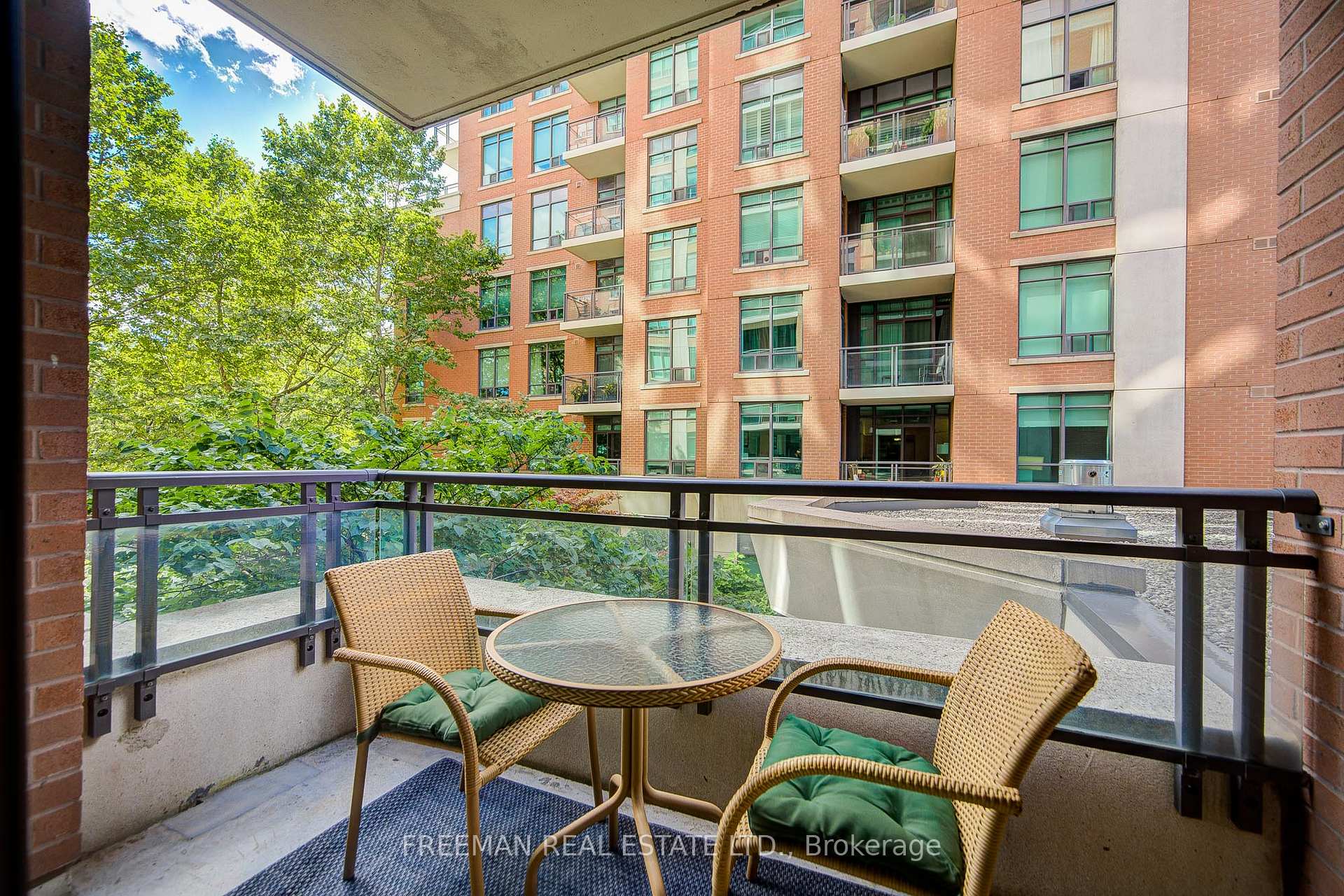 Photo 2 of Unit 201, 319 Merton Street, Toronto, Mount Pleasant West — HOMEH