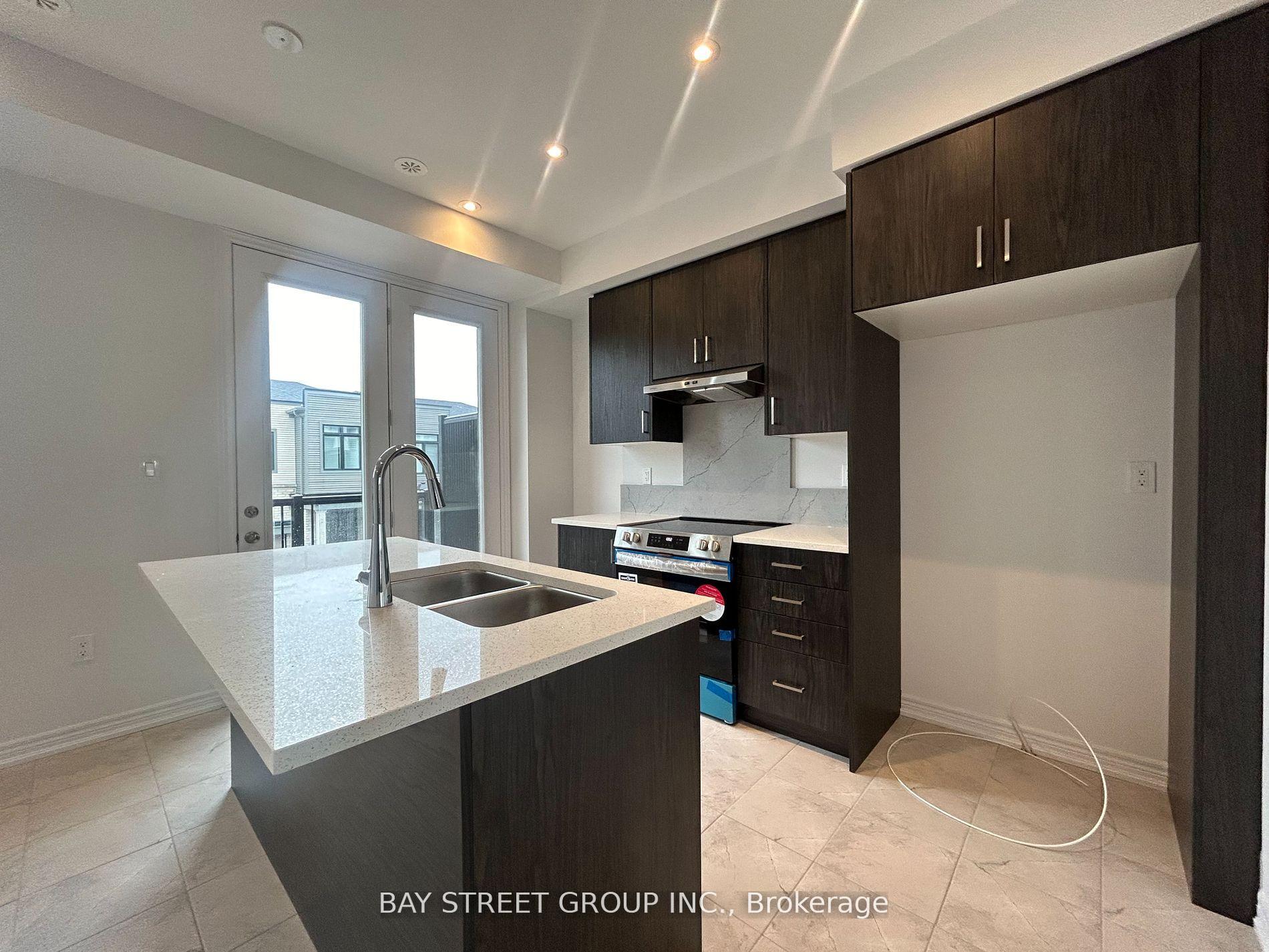 Photo 16 of 55 Sorbara Way, Whitby, Brooklin — HOMEH