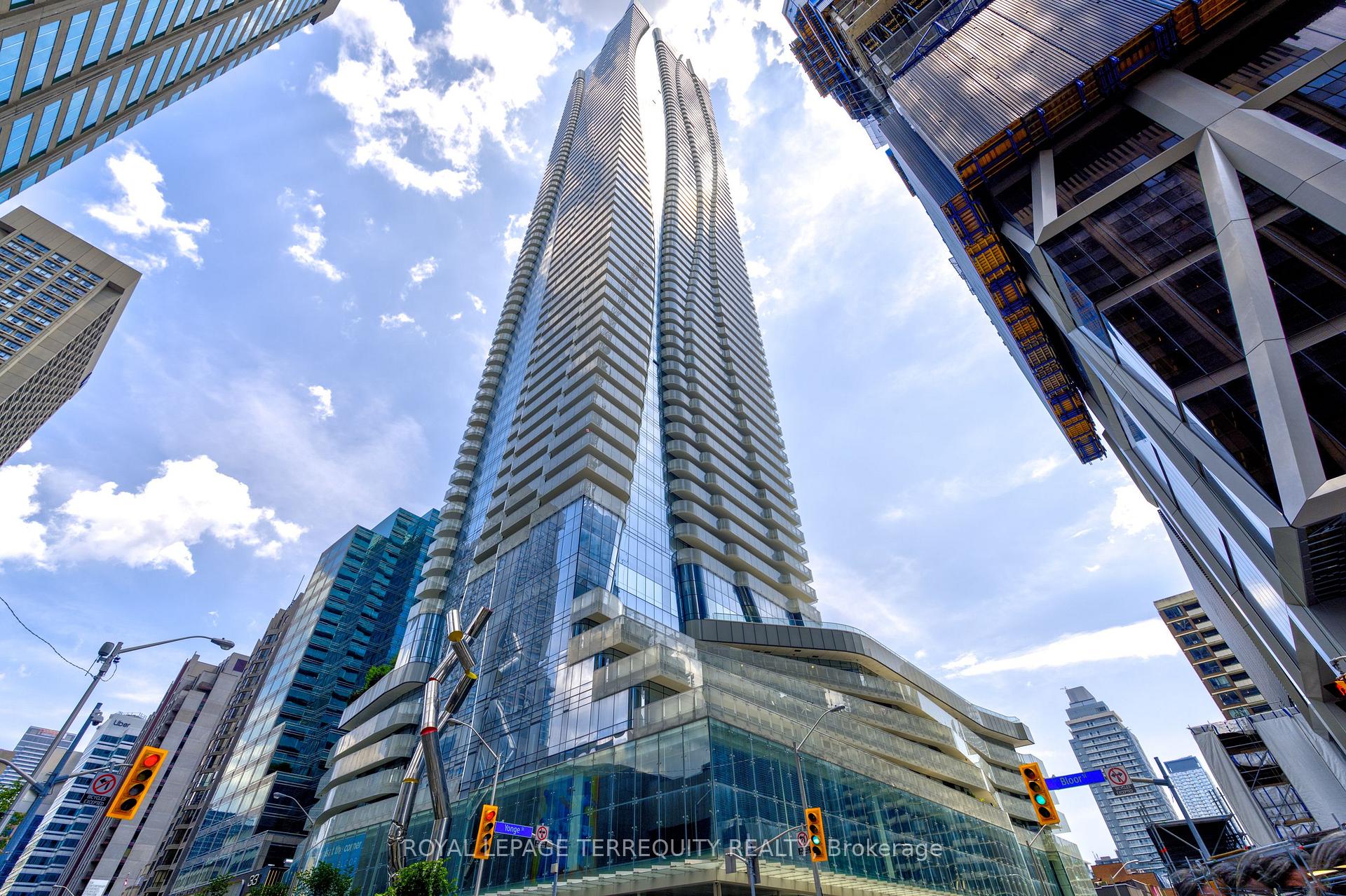 Front of Unit 2712, 1 Bloor Street E