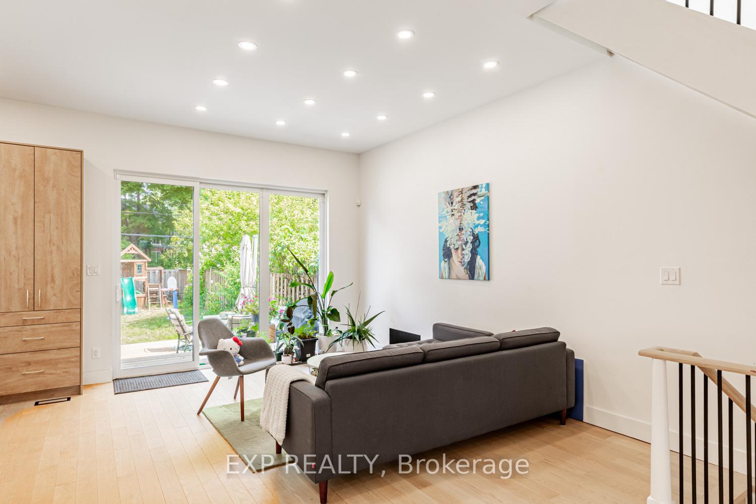 Photo 7 of 1043 Logan Avenue, Toronto, Broadview North — HOMEH
