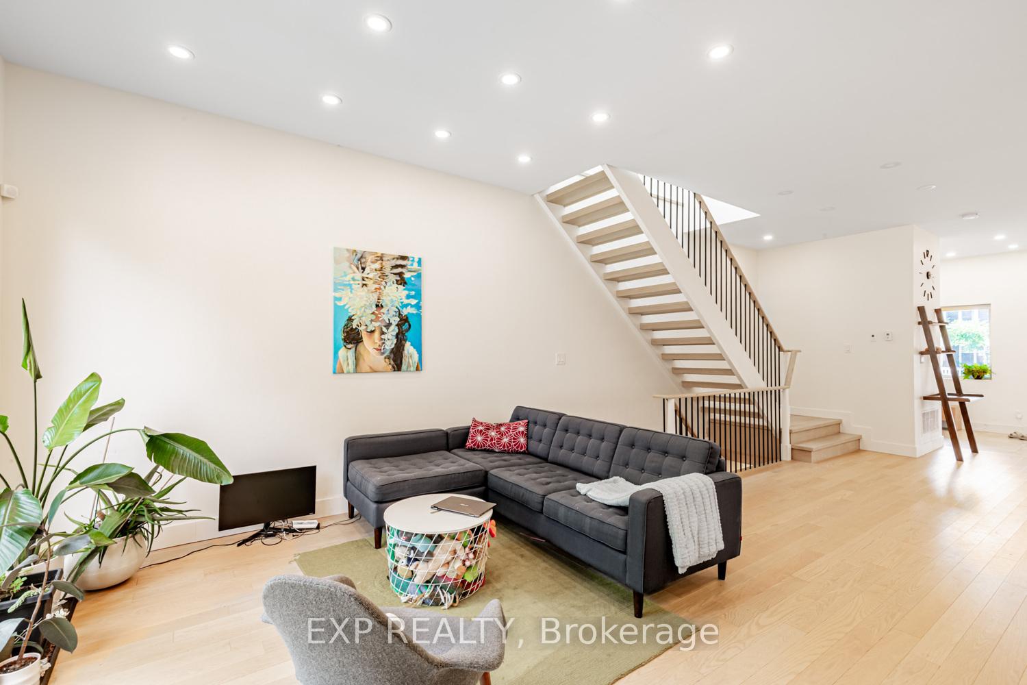 Photo 19 of 1043 Logan Avenue, Toronto, Broadview North — HOMEH