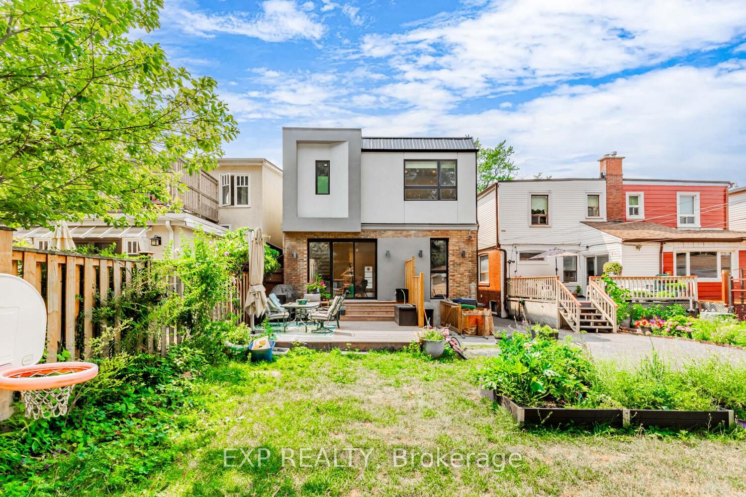 Photo 24 of 1043 Logan Avenue, Toronto, Broadview North — HOMEH