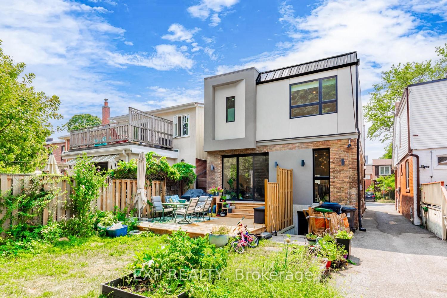 Photo 27 of 1043 Logan Avenue, Toronto, Broadview North — HOMEH