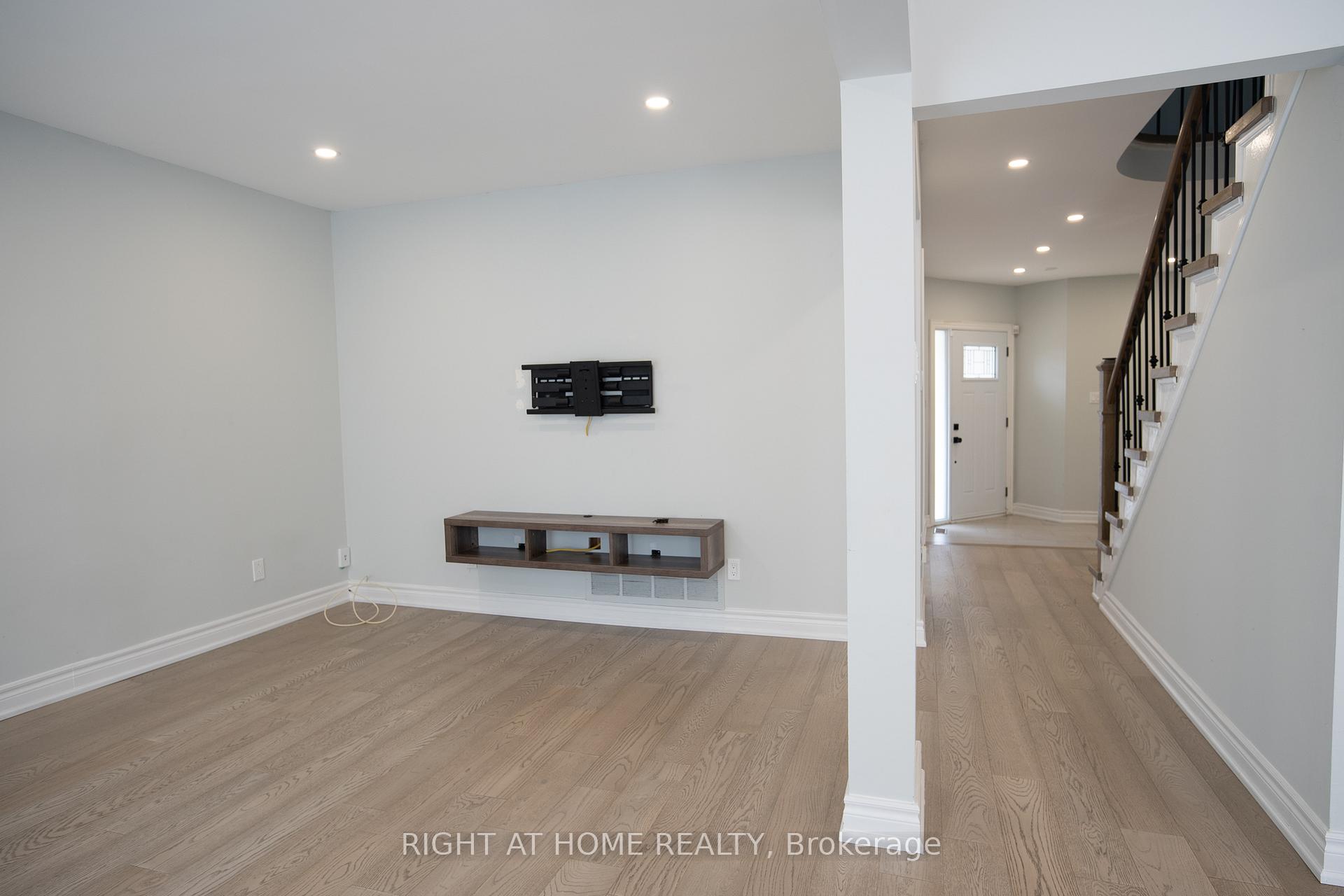 Photo 11 of 590 Springview Drive, Pickering, Amberlea — HOMEH