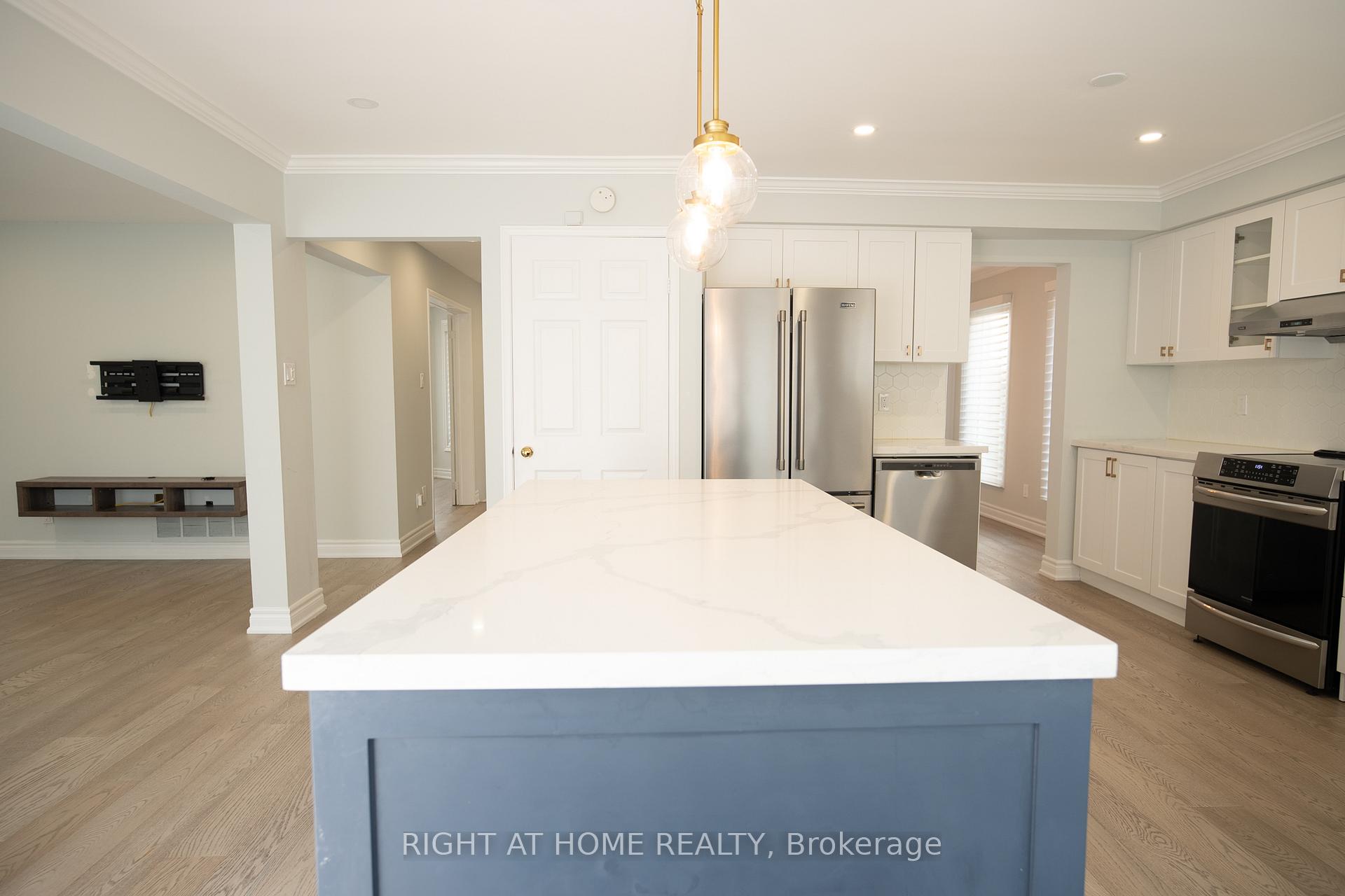 Photo 12 of 590 Springview Drive, Pickering, Amberlea — HOMEH