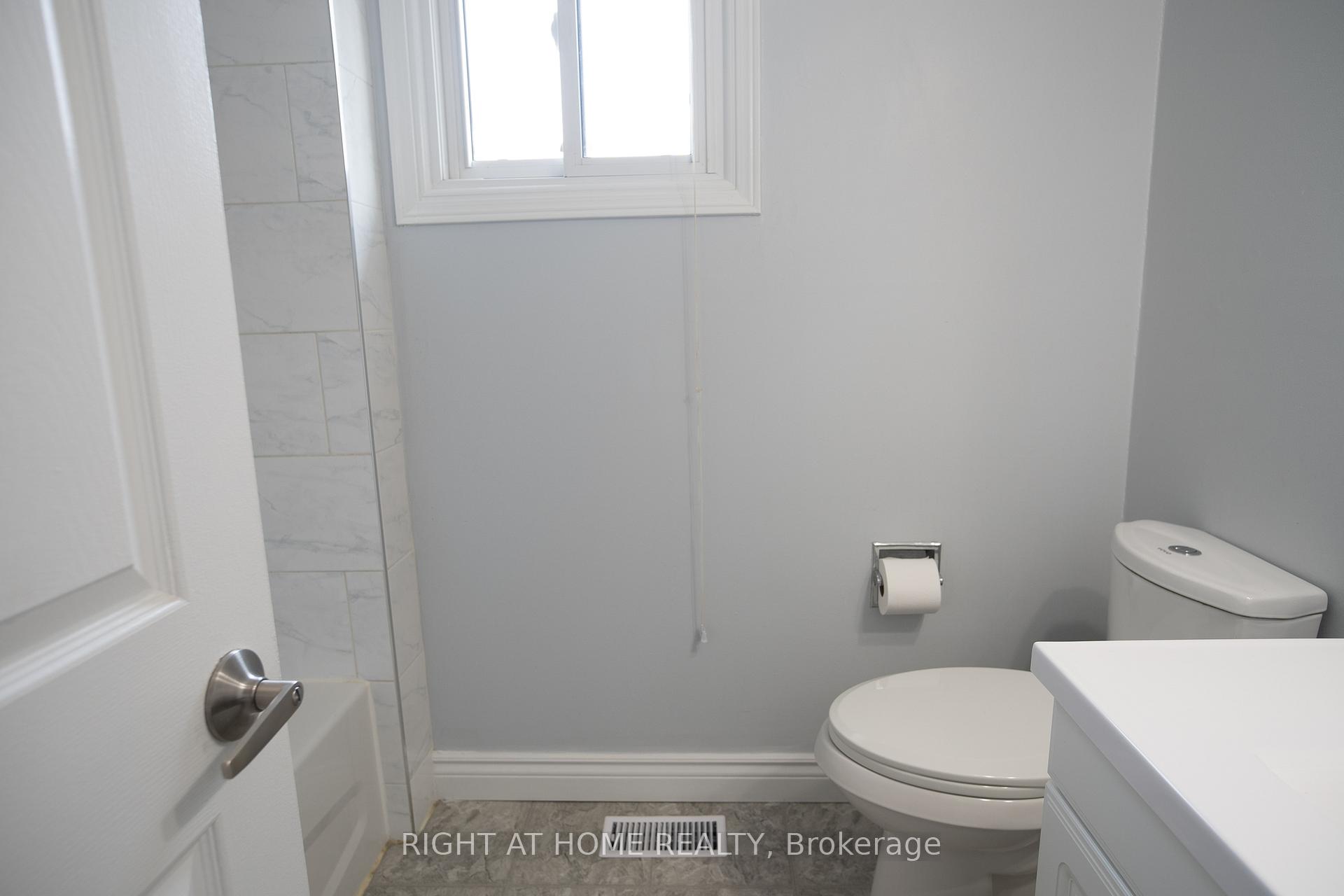 Photo 18 of 590 Springview Drive, Pickering, Amberlea — HOMEH