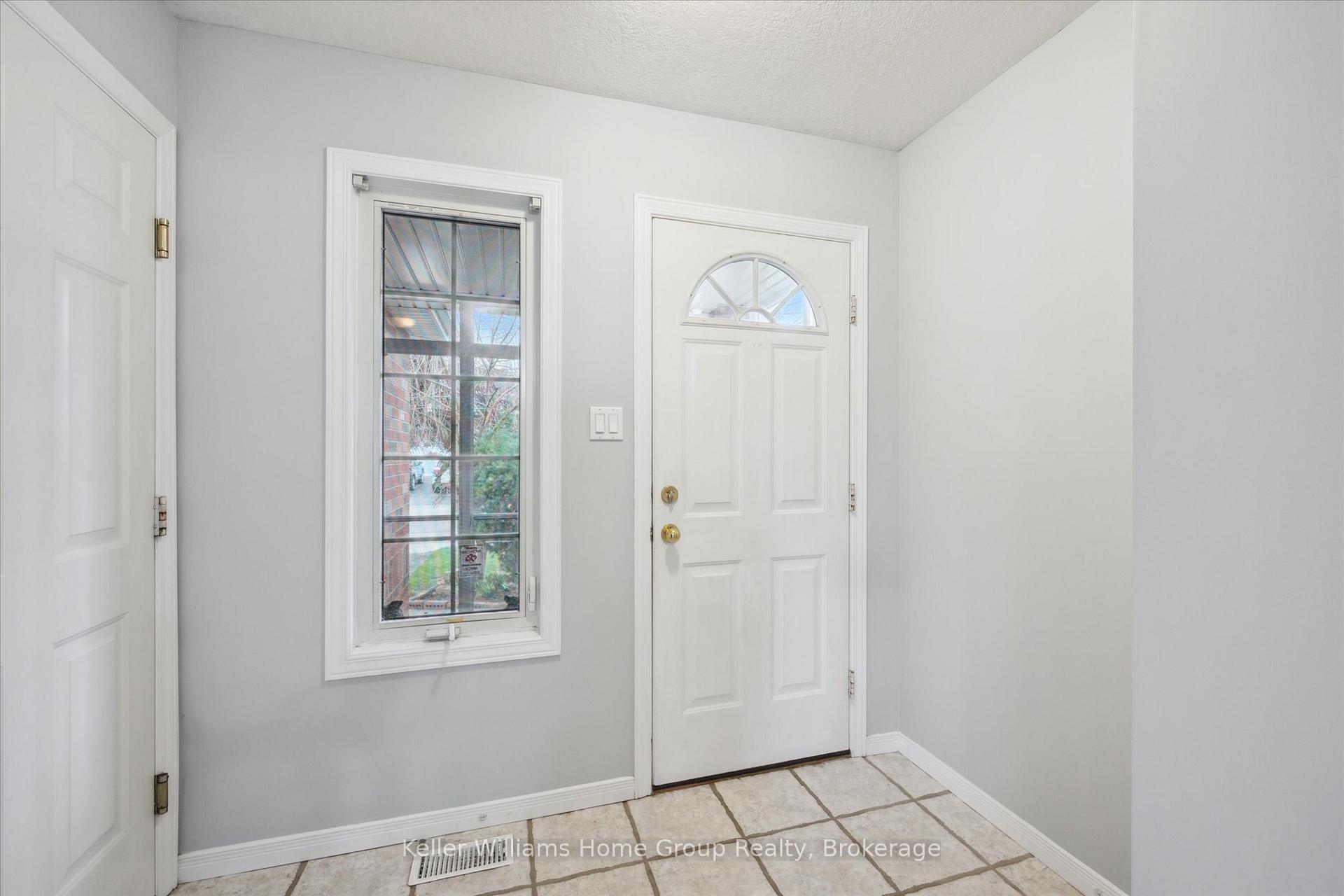 Photo 4 of 60 Camm Crescent, Guelph, Pineridge/Westminster Woods — HOMEH