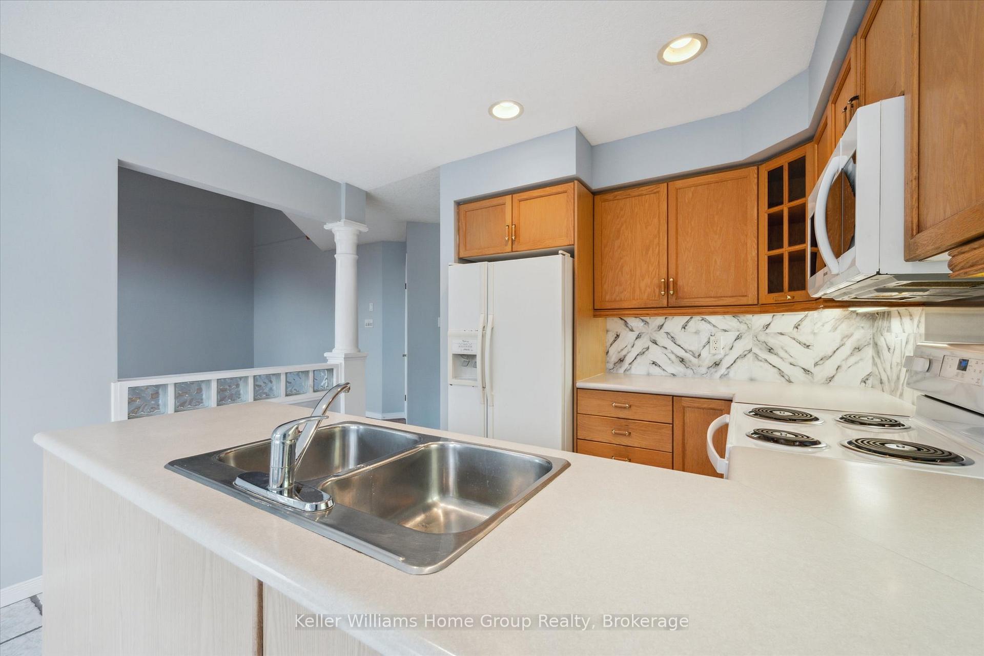 Photo 12 of 60 Camm Crescent, Guelph, Pineridge/Westminster Woods — HOMEH
