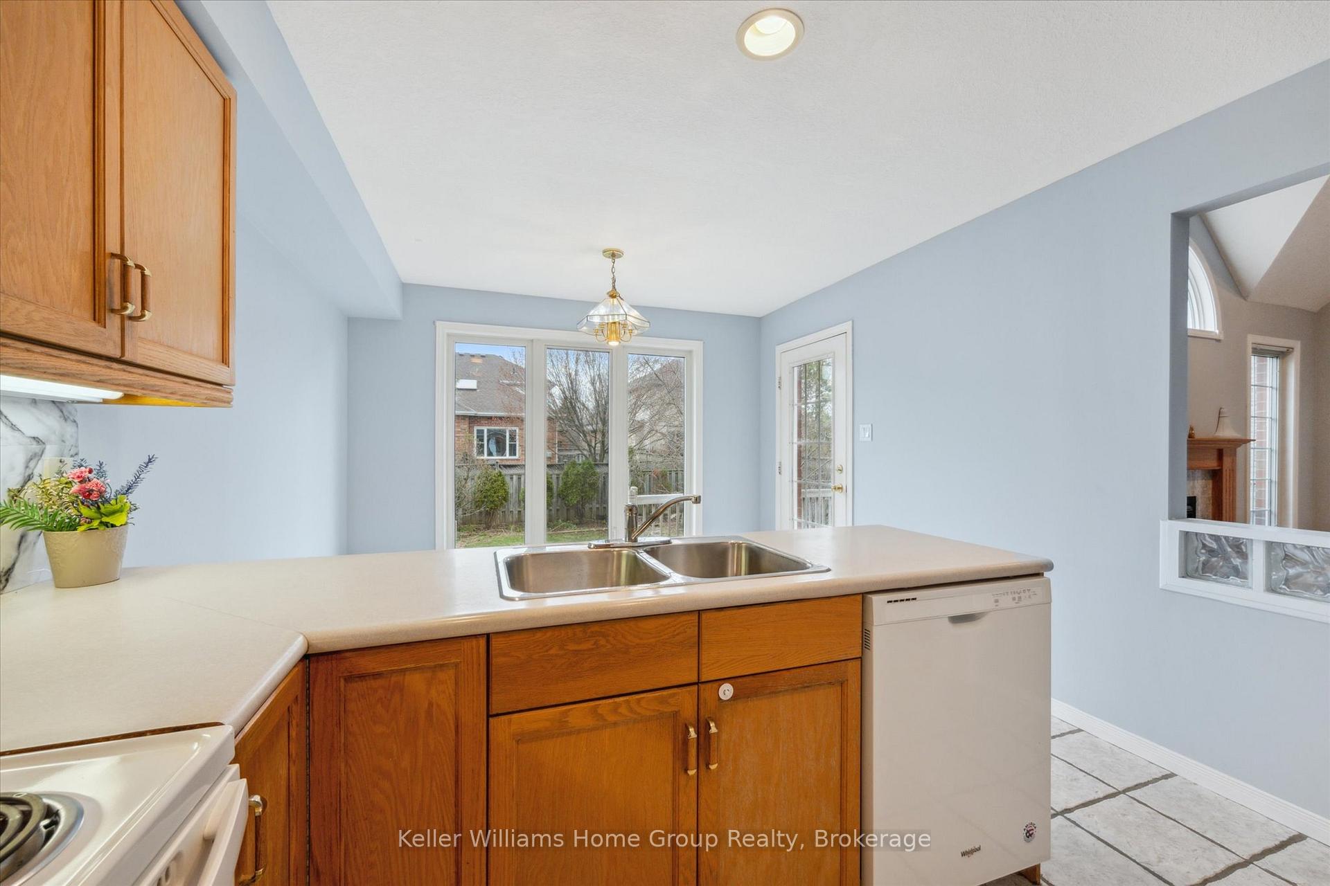 Photo 13 of 60 Camm Crescent, Guelph, Pineridge/Westminster Woods — HOMEH