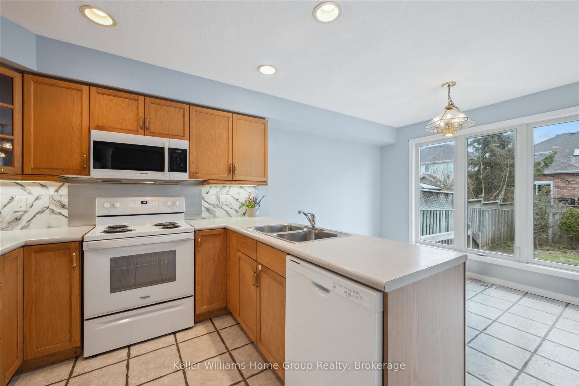Photo 14 of 60 Camm Crescent, Guelph, Pineridge/Westminster Woods — HOMEH