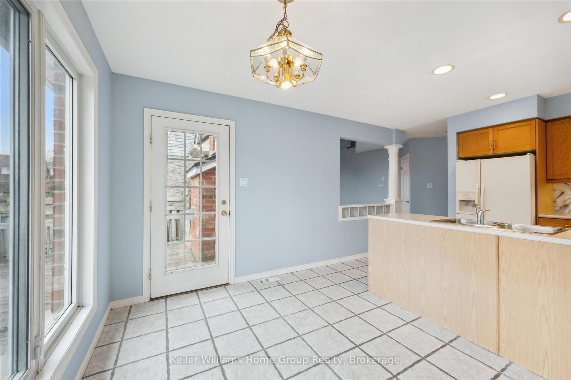 Photo 16 of 60 Camm Crescent, Guelph, Pineridge/Westminster Woods — HOMEH