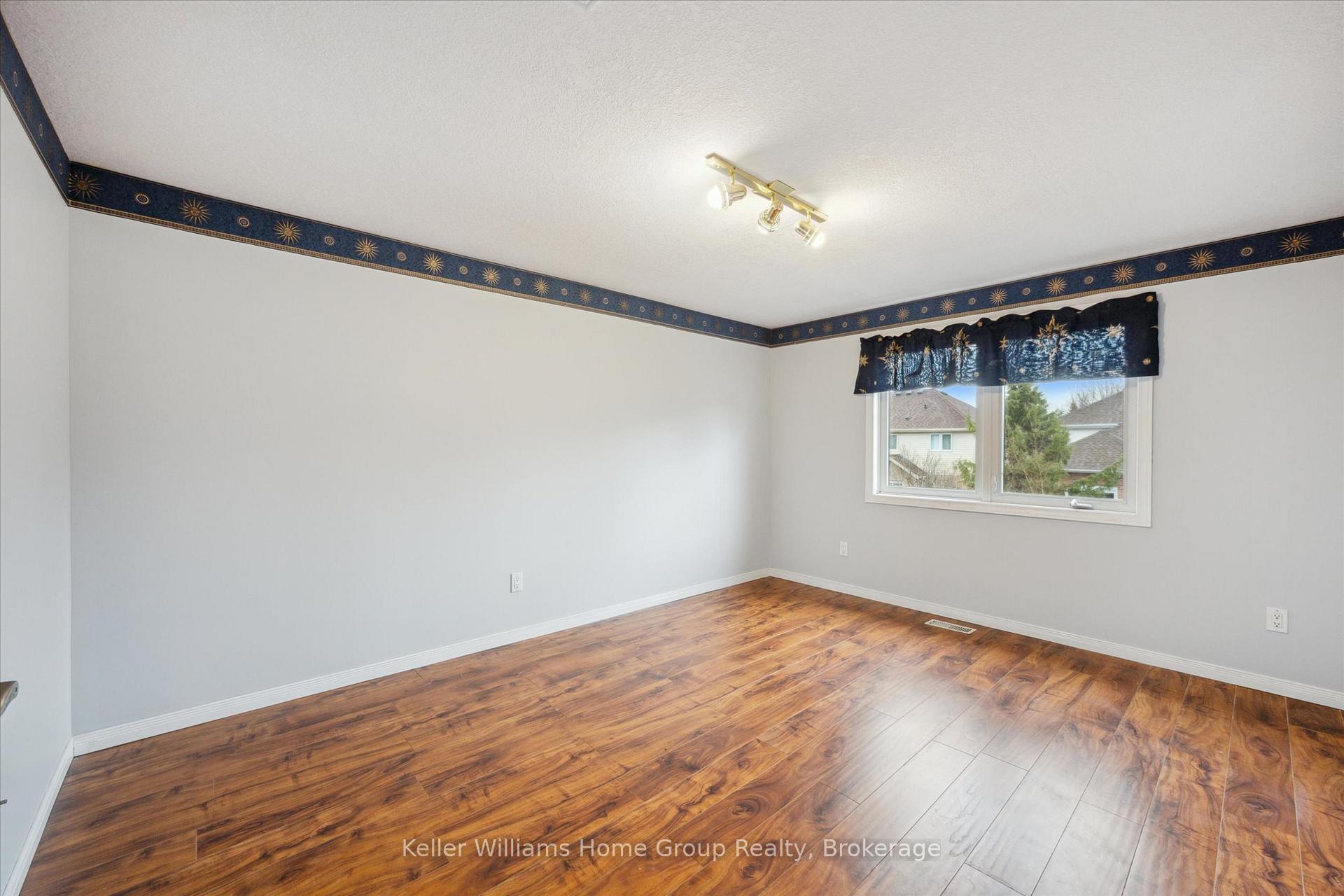 Photo 22 of 60 Camm Crescent, Guelph, Pineridge/Westminster Woods — HOMEH