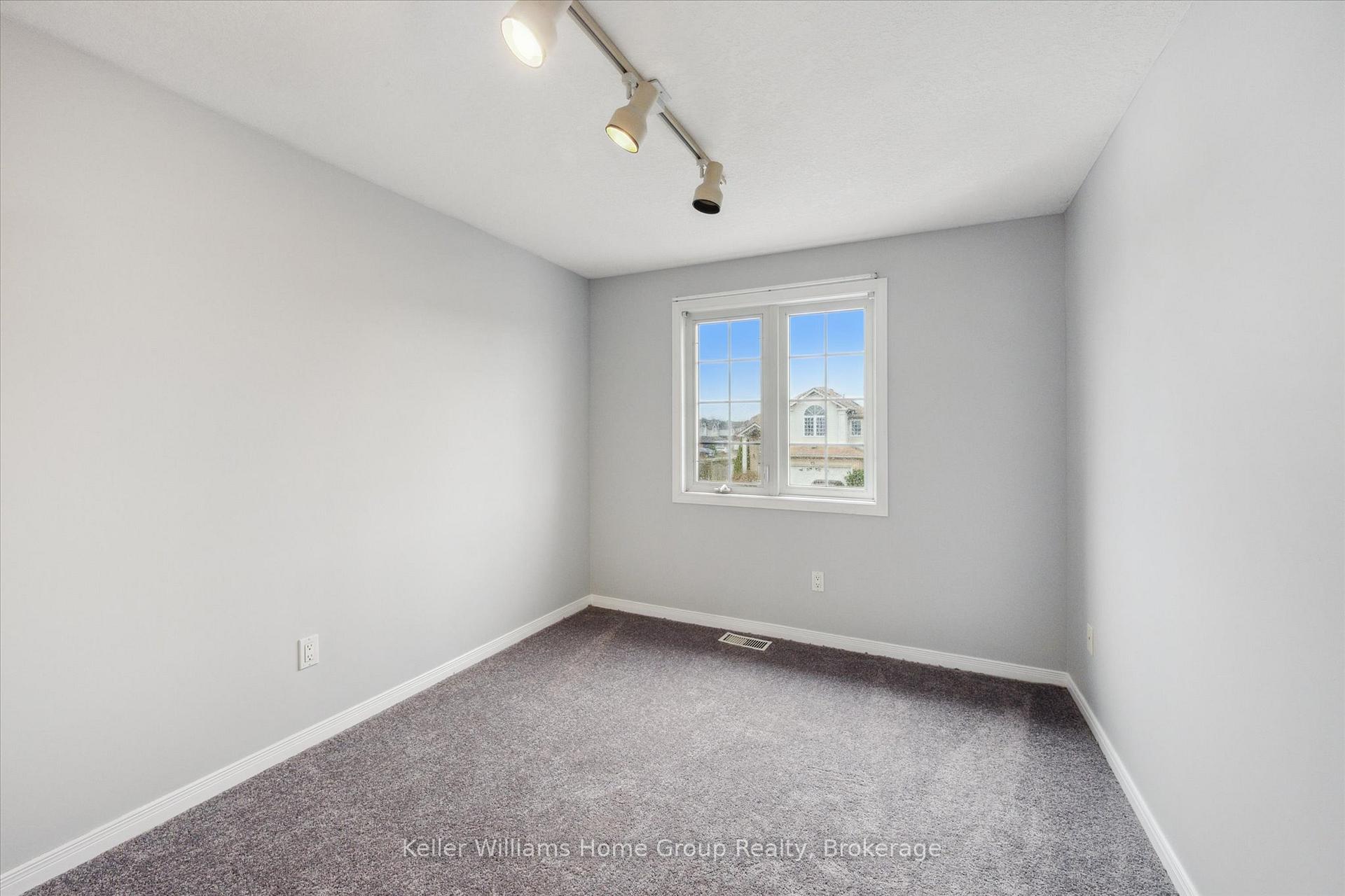Photo 24 of 60 Camm Crescent, Guelph, Pineridge/Westminster Woods — HOMEH