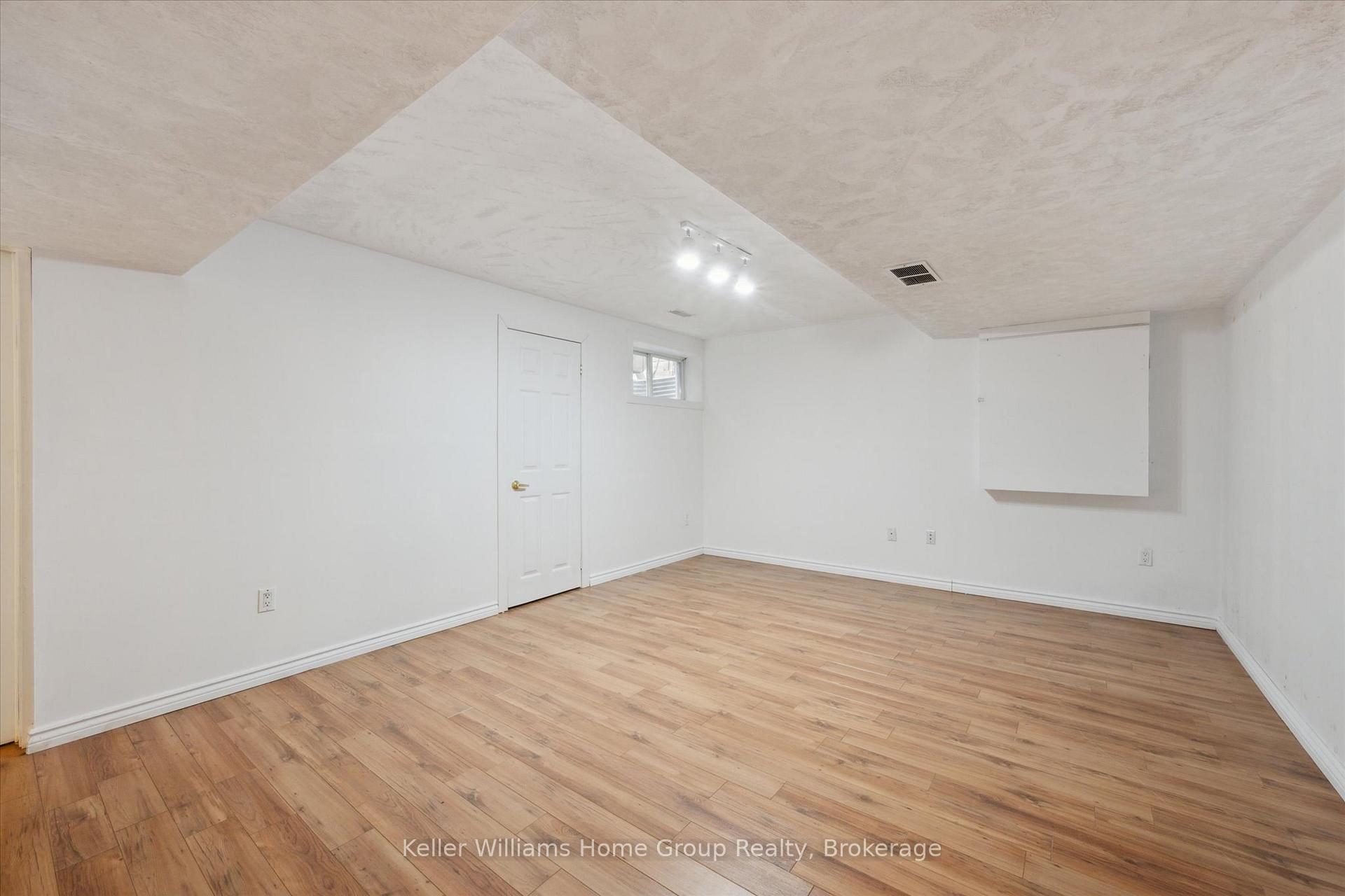 Photo 27 of 60 Camm Crescent, Guelph, Pineridge/Westminster Woods — HOMEH
