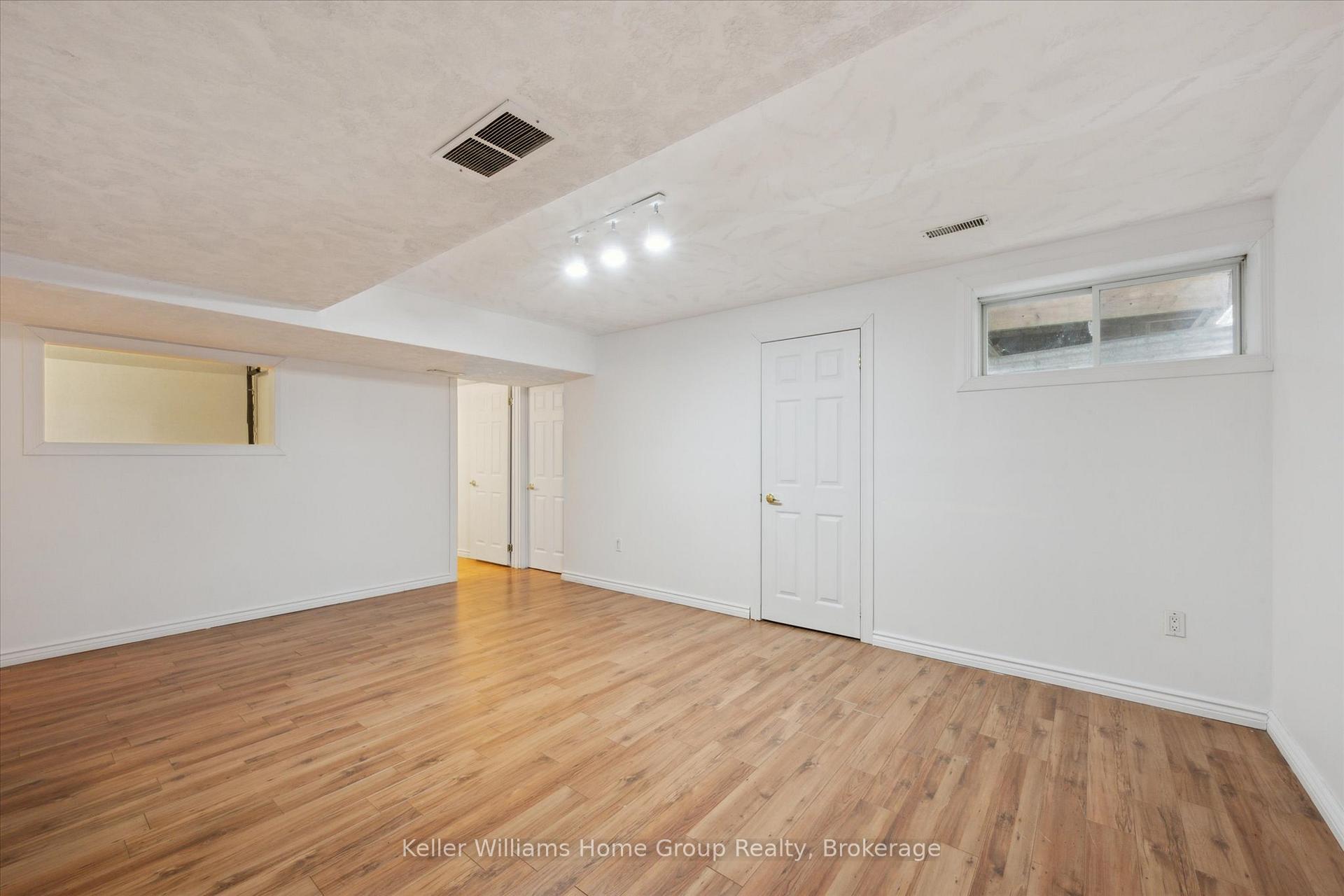 Photo 31 of 60 Camm Crescent, Guelph, Pineridge/Westminster Woods — HOMEH