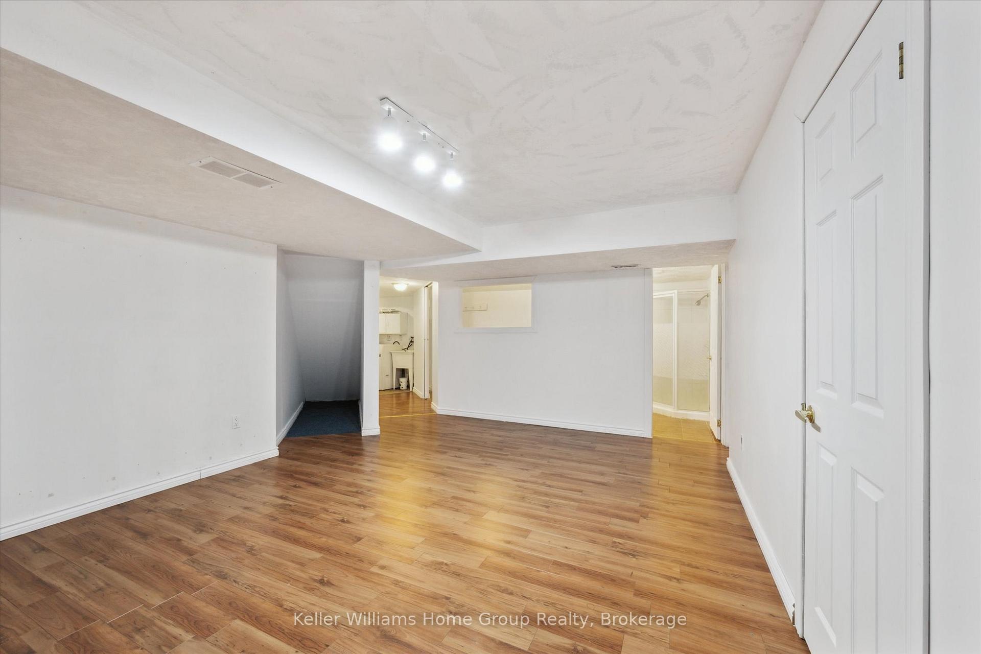 Photo 32 of 60 Camm Crescent, Guelph, Pineridge/Westminster Woods — HOMEH