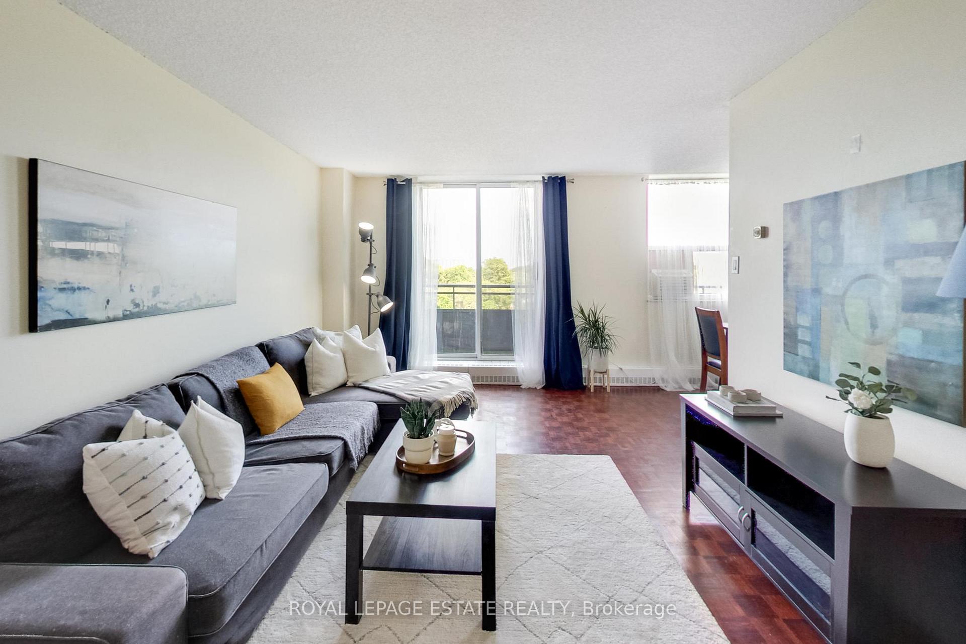 Front of Unit 408, 1071 woodbine Avenue
