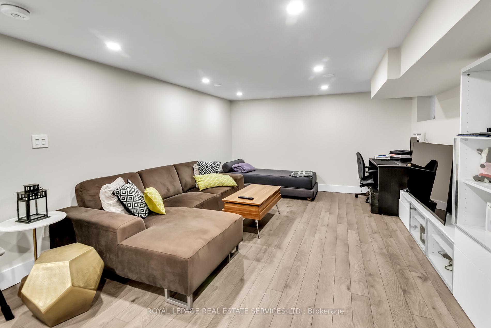 Photo 33 of 129 Langford Avenue, Toronto, Danforth — HOMEH