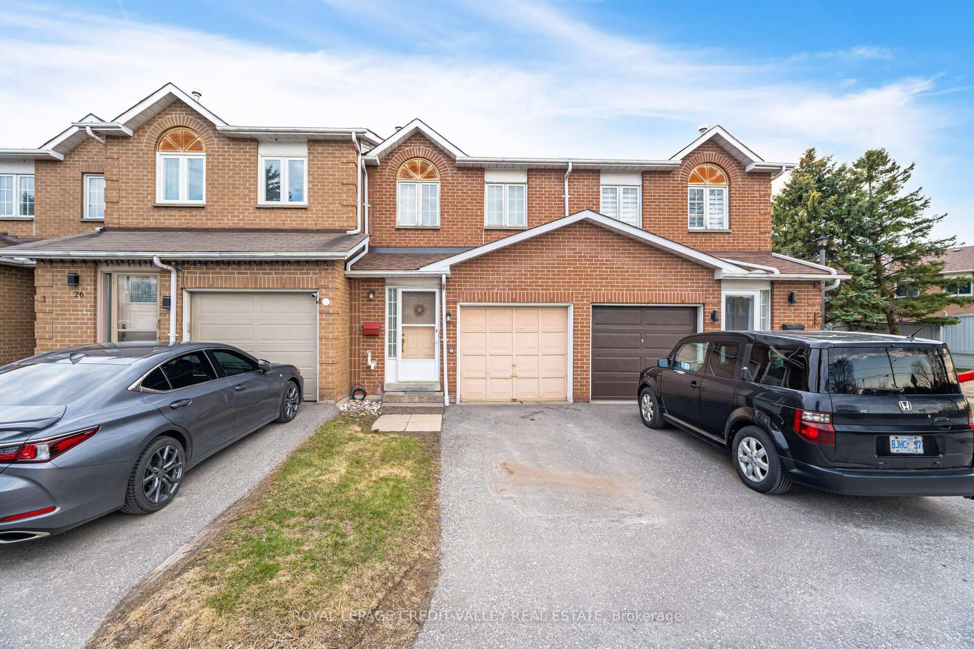 Front of Unit 27, 905 Bayly Street