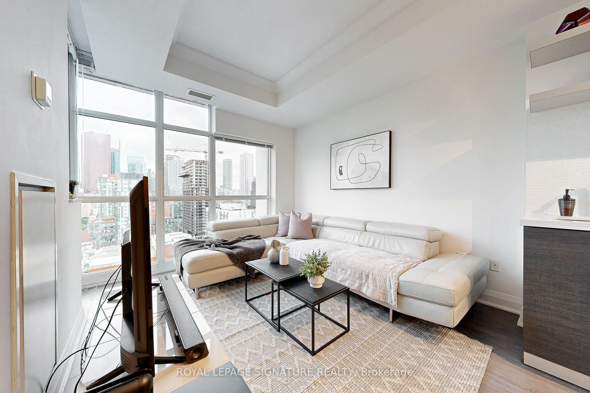 Photo 2 of Unit PH11, 400 Adelaide Street E, Toronto, Moss Park — HOMEH